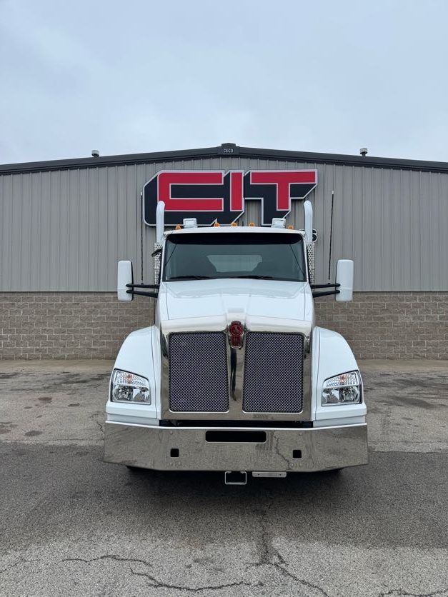 NEW 2027 KENWORTH T880 - image 2 of 6