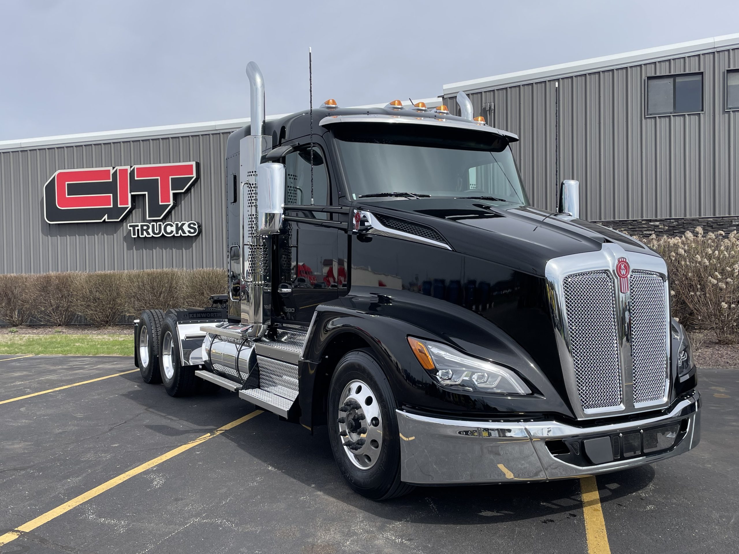 NEW 2027 KENWORTH T680 - image 3 of 6