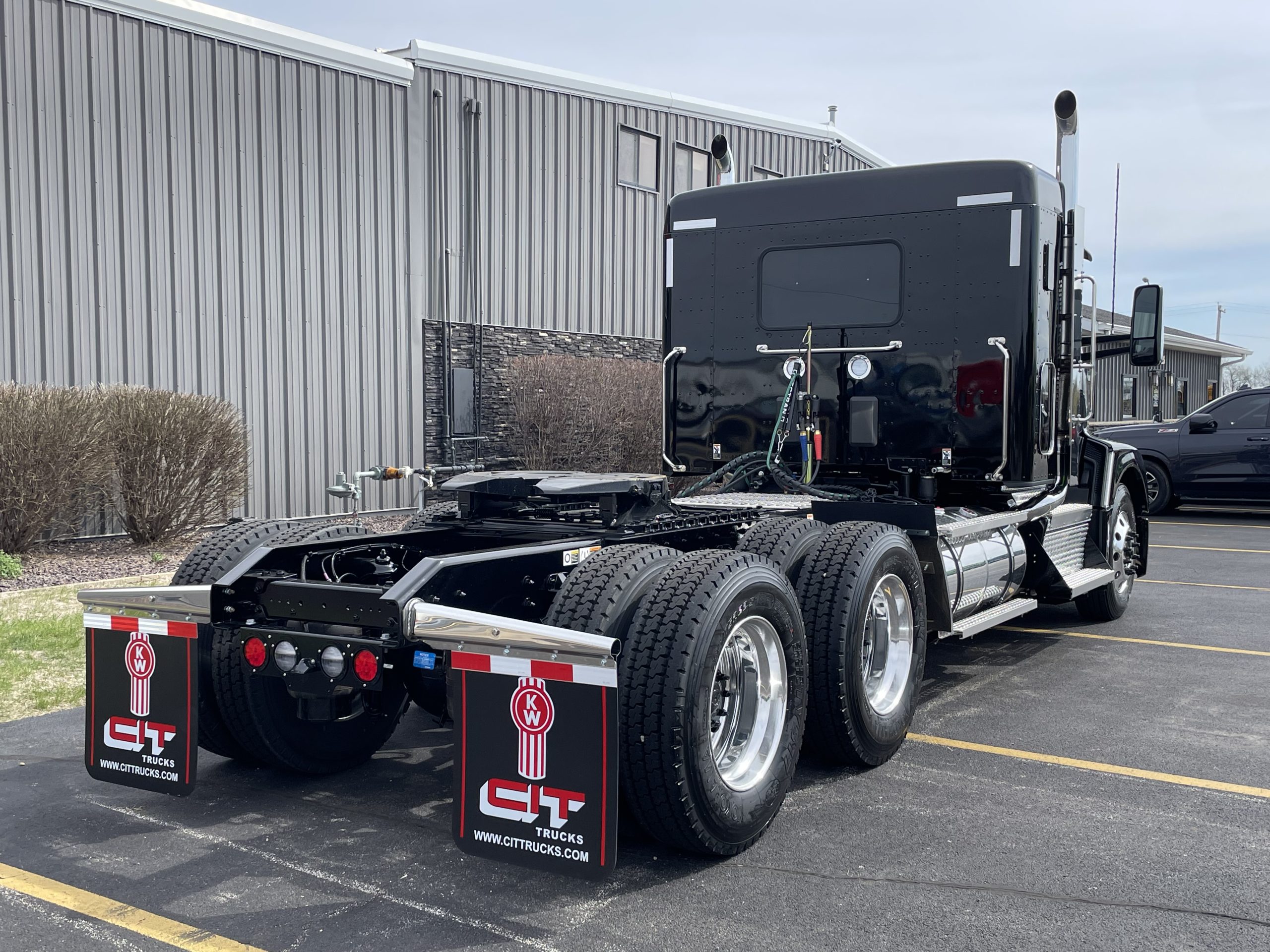 NEW 2027 KENWORTH T680 - image 4 of 6