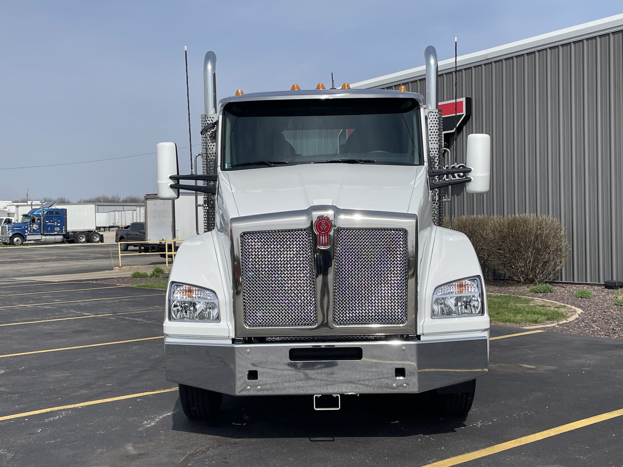 2027 KENWORTH T880 - image 1 of 6