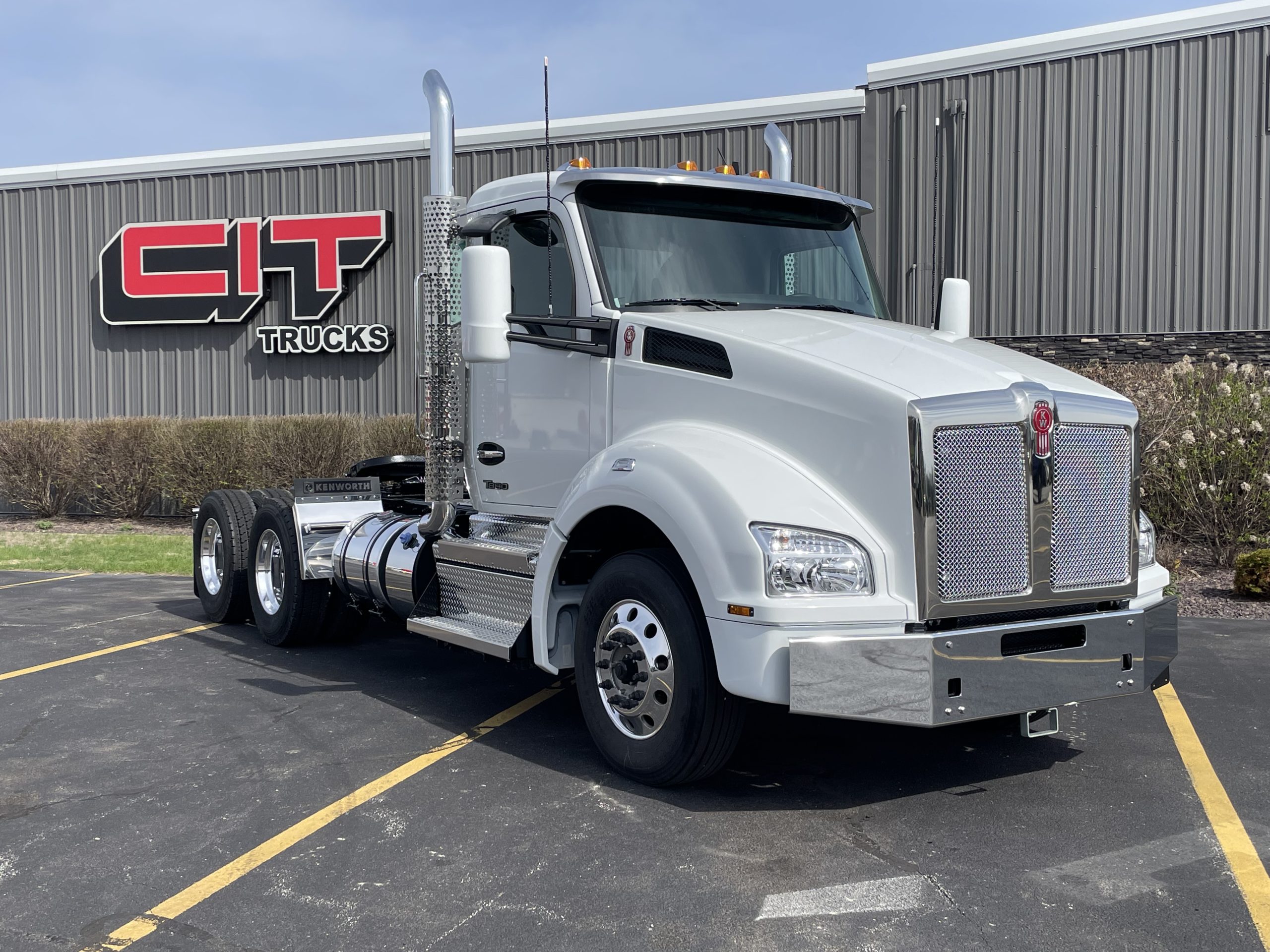 2027 KENWORTH T880 - image 2 of 6