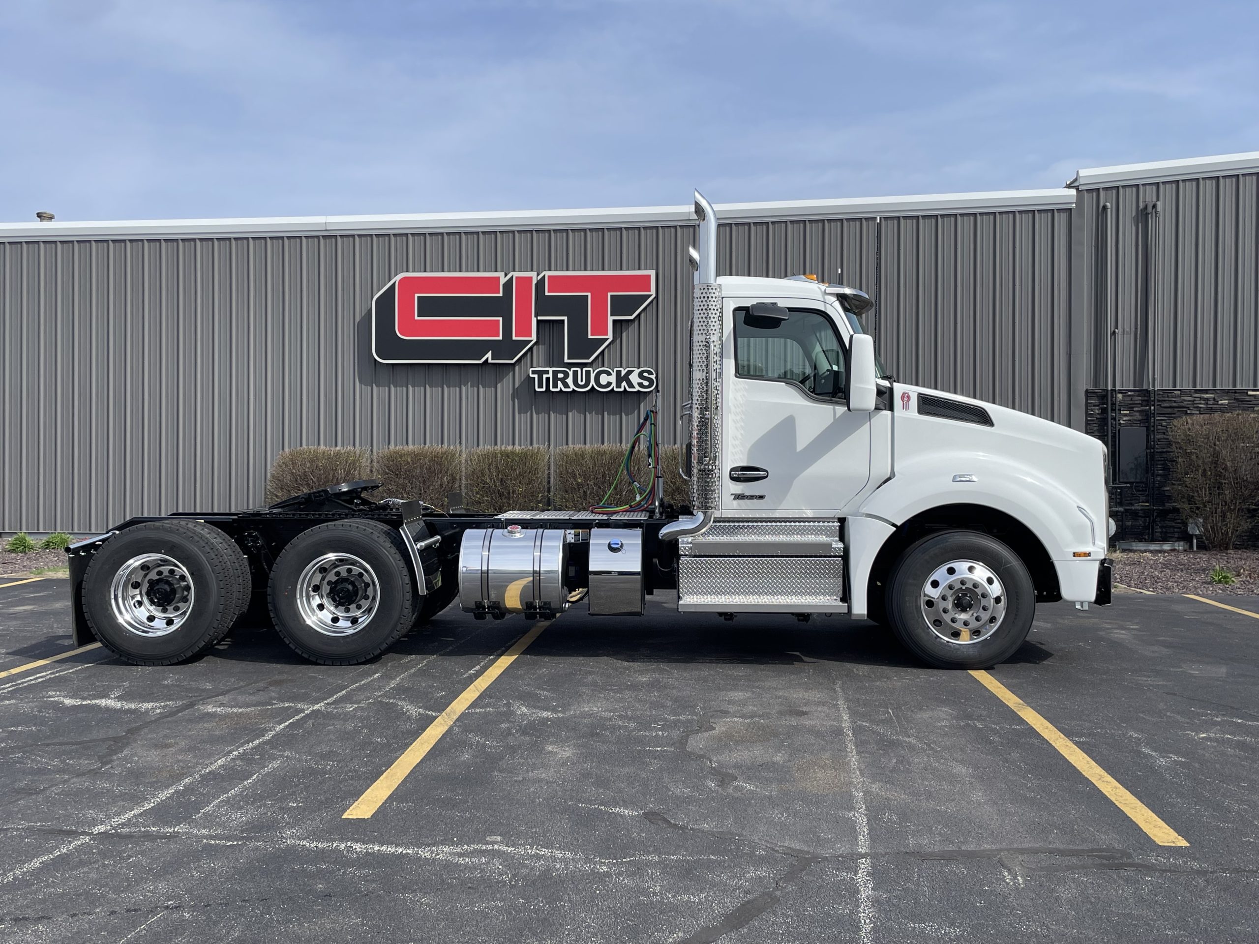 2027 KENWORTH T880 - image 3 of 6