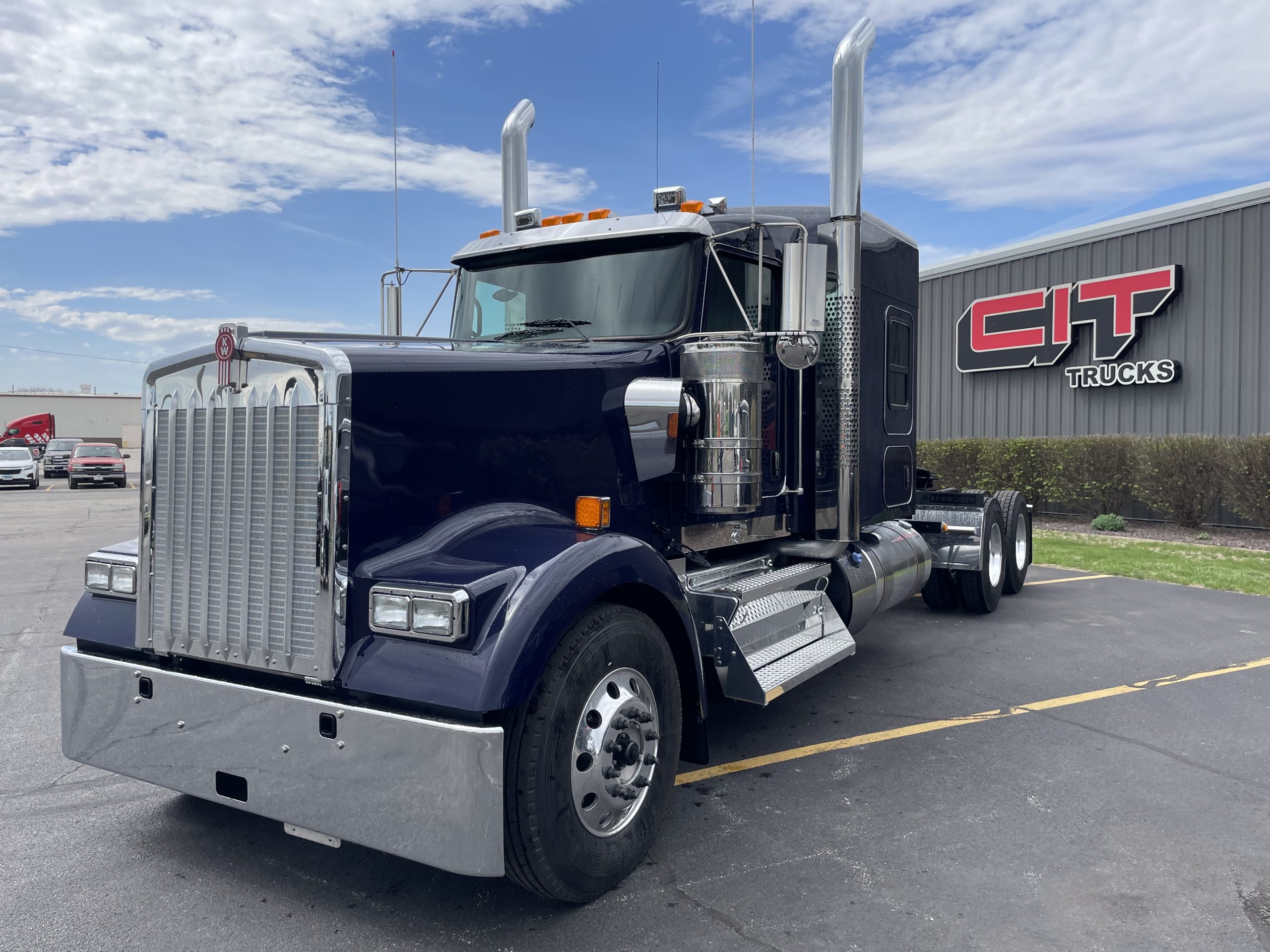 2027 KENWORTH W900L - image 1 of 6