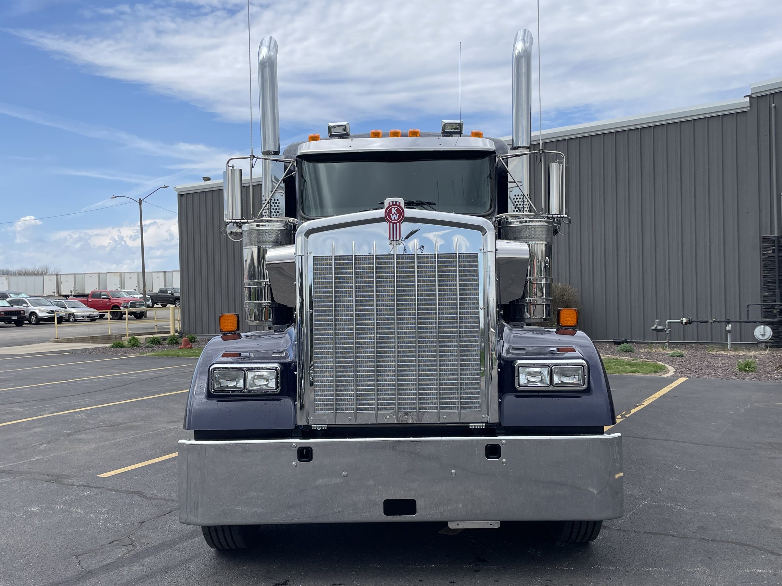 2027 KENWORTH W900L - image 2 of 6