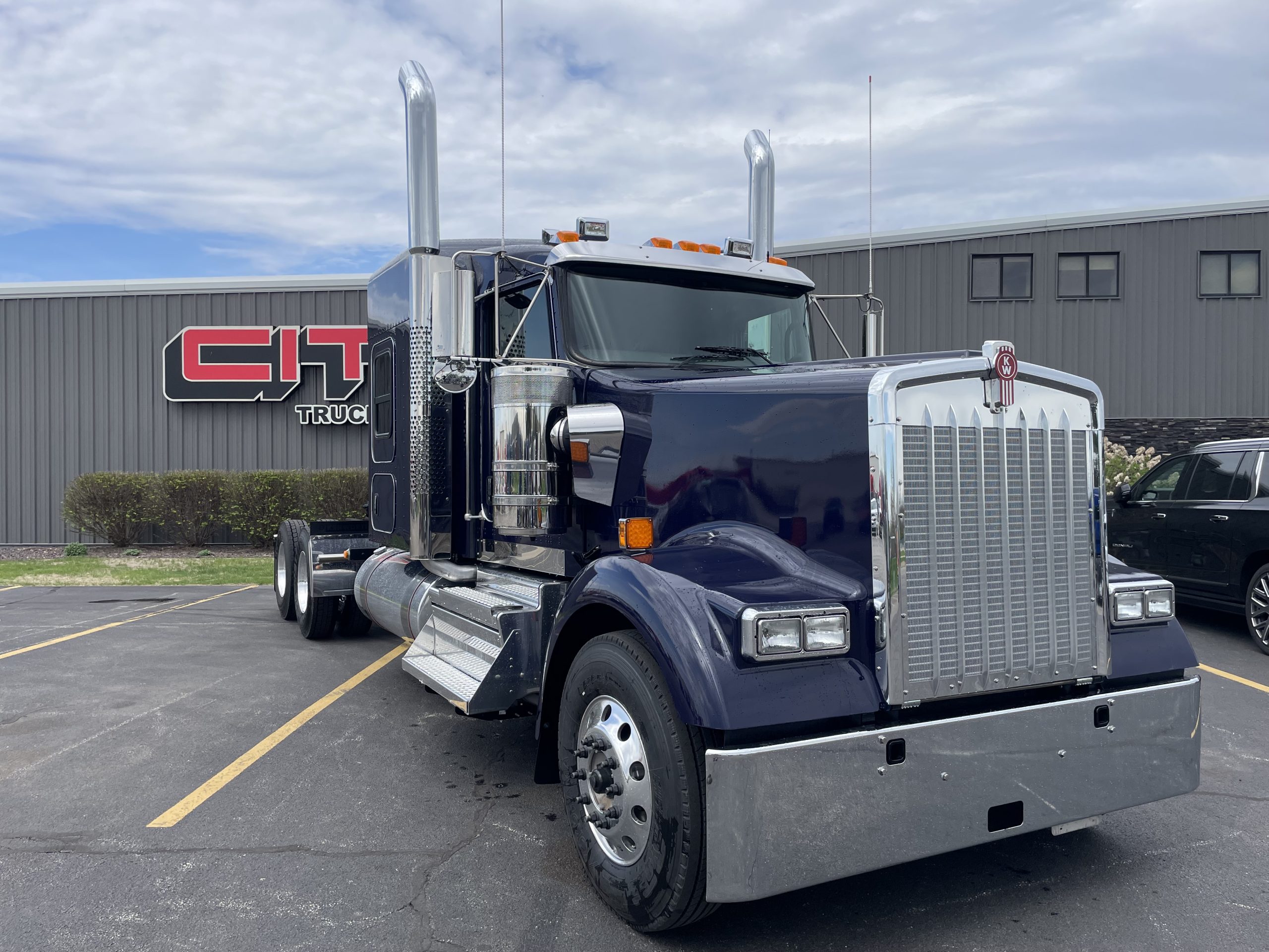 2027 KENWORTH W900L - image 3 of 6