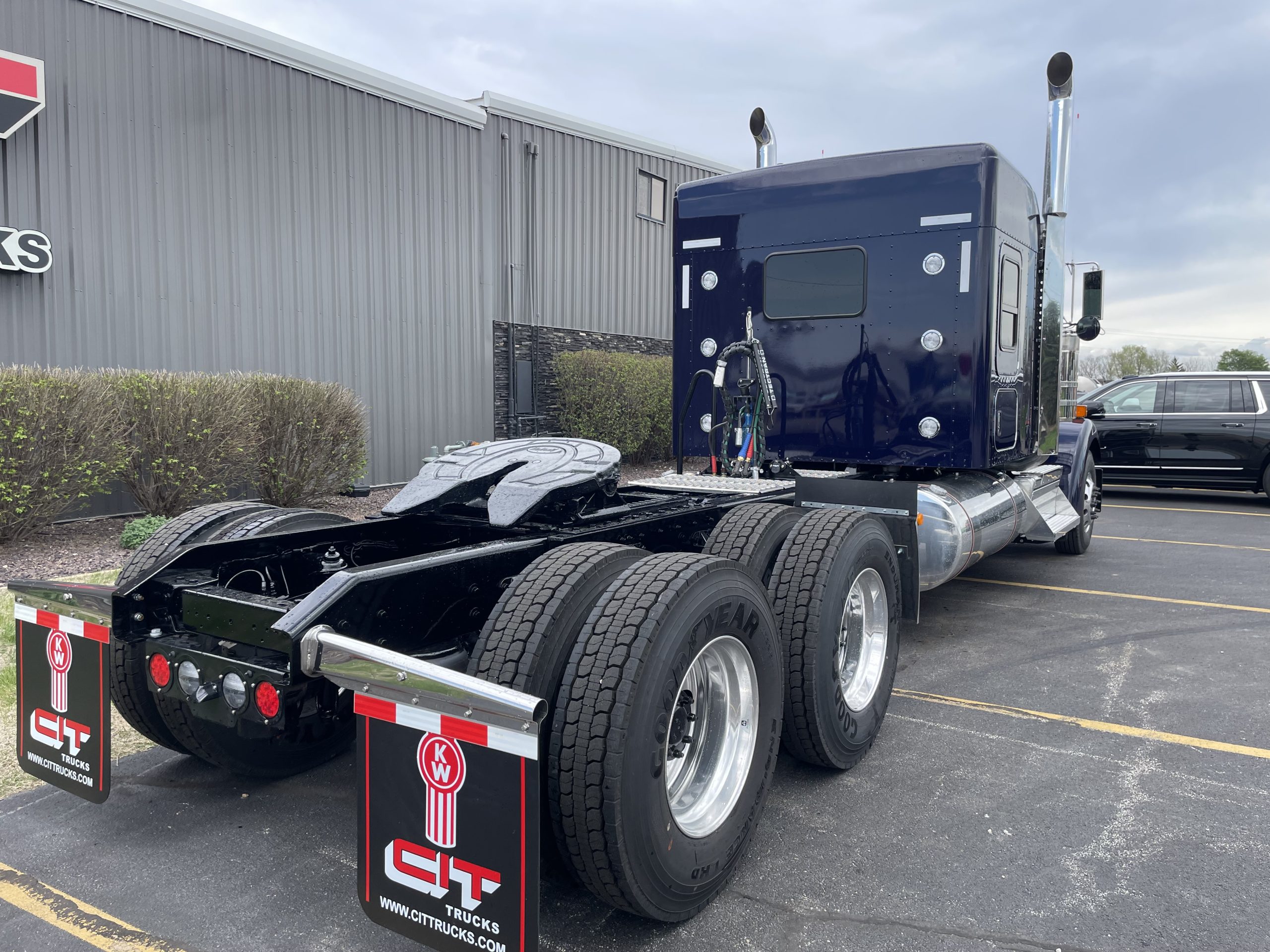 2027 KENWORTH W900L - image 5 of 6