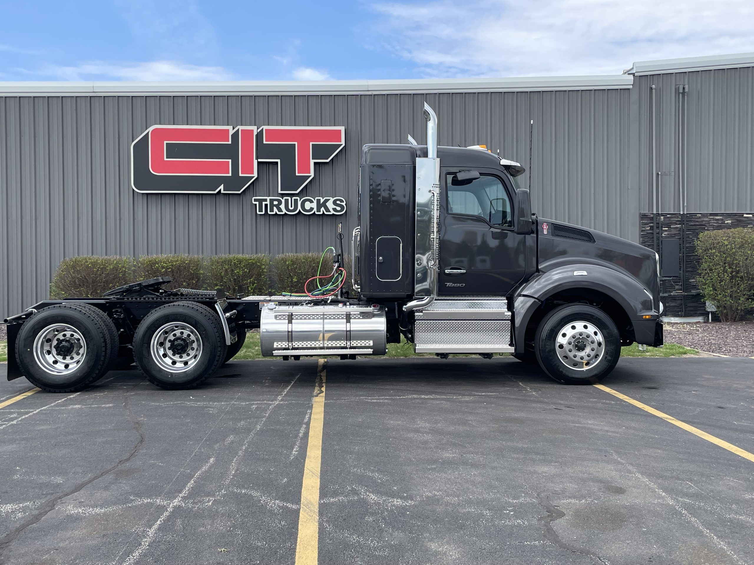 2027 KENWORTH T880 - image 4 of 6