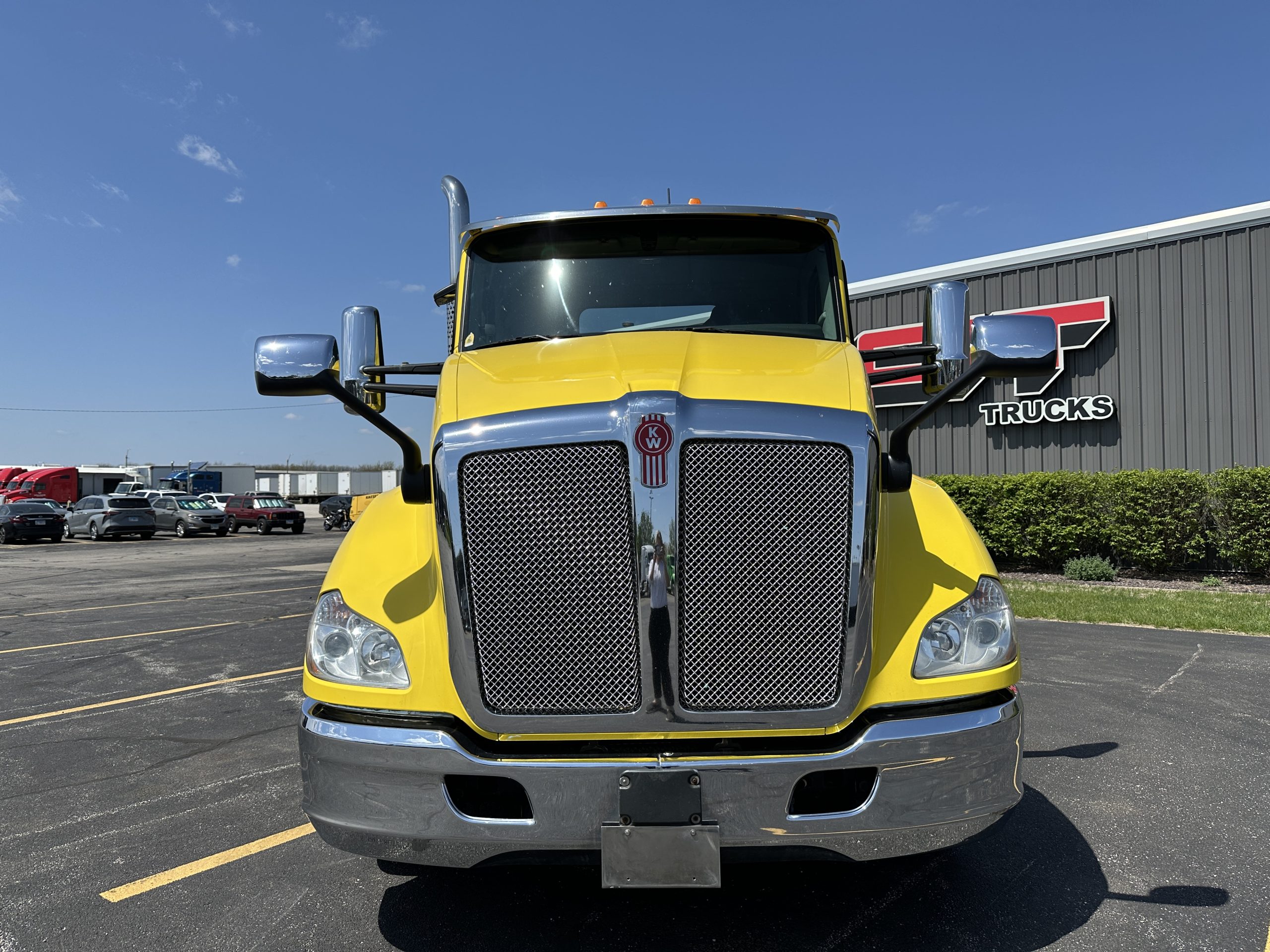 2020 KENWORTH T680 - image 2 of 6