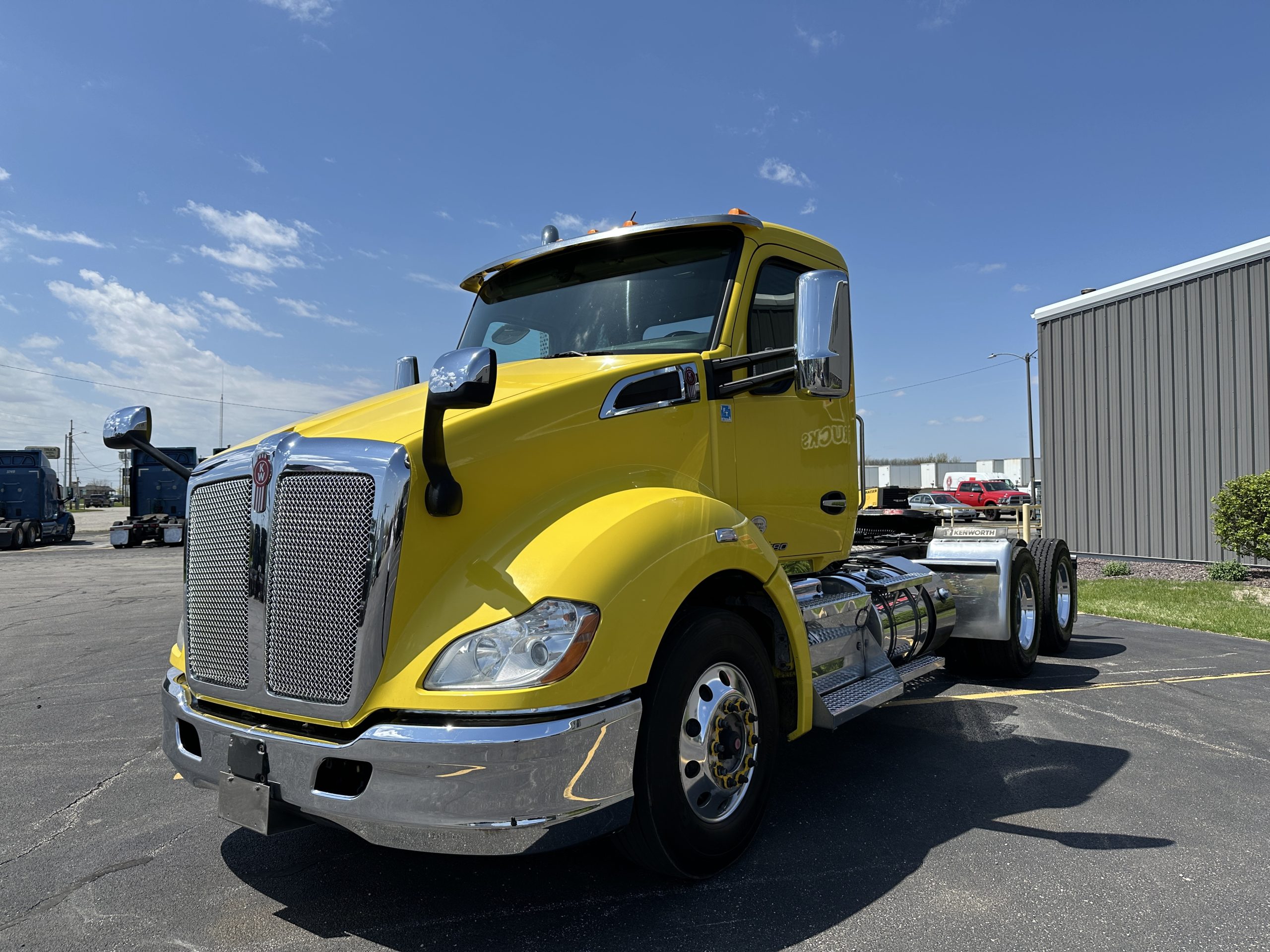 2020 KENWORTH T680 - image 1 of 6