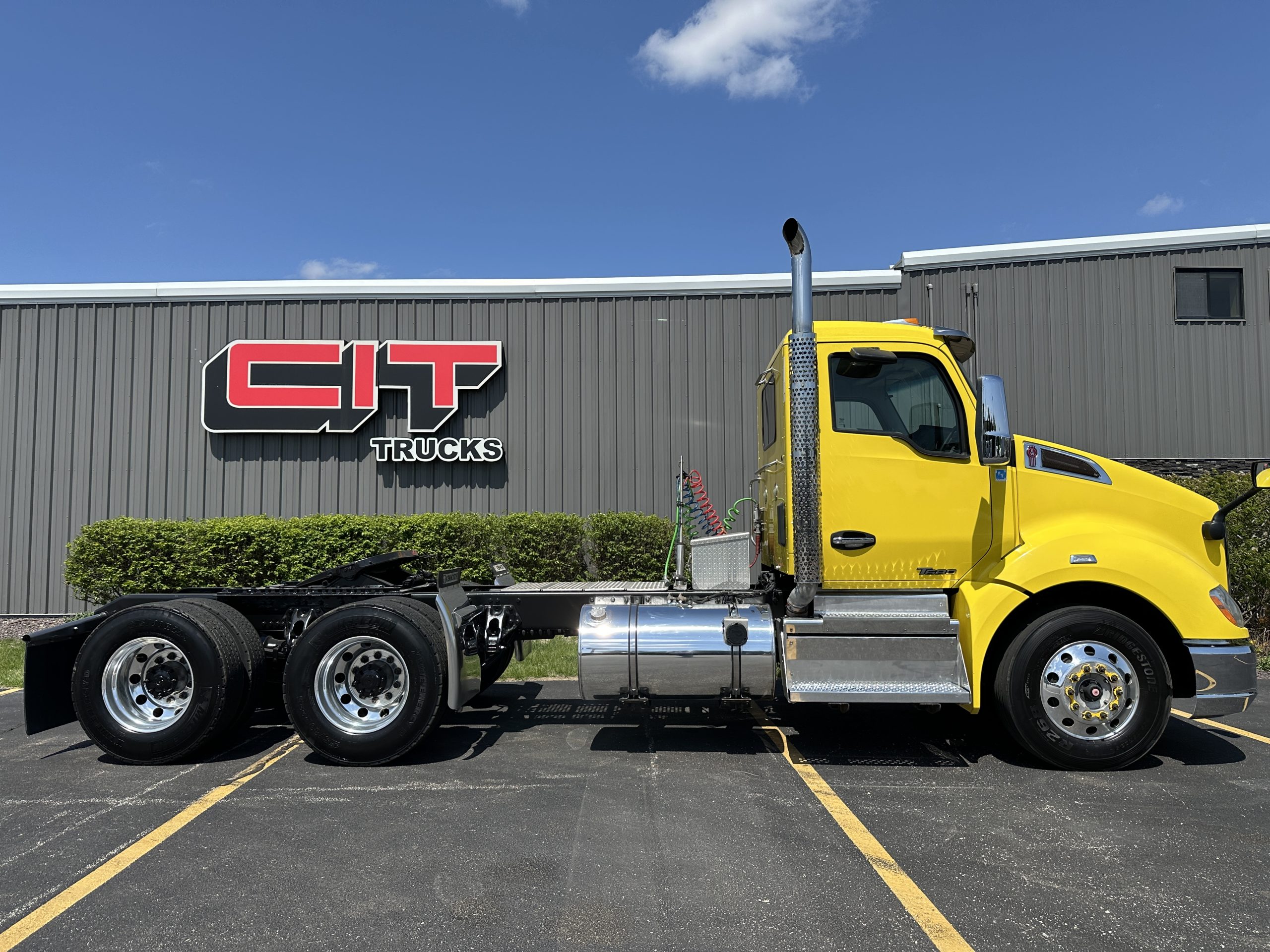 2020 KENWORTH T680 - image 4 of 6
