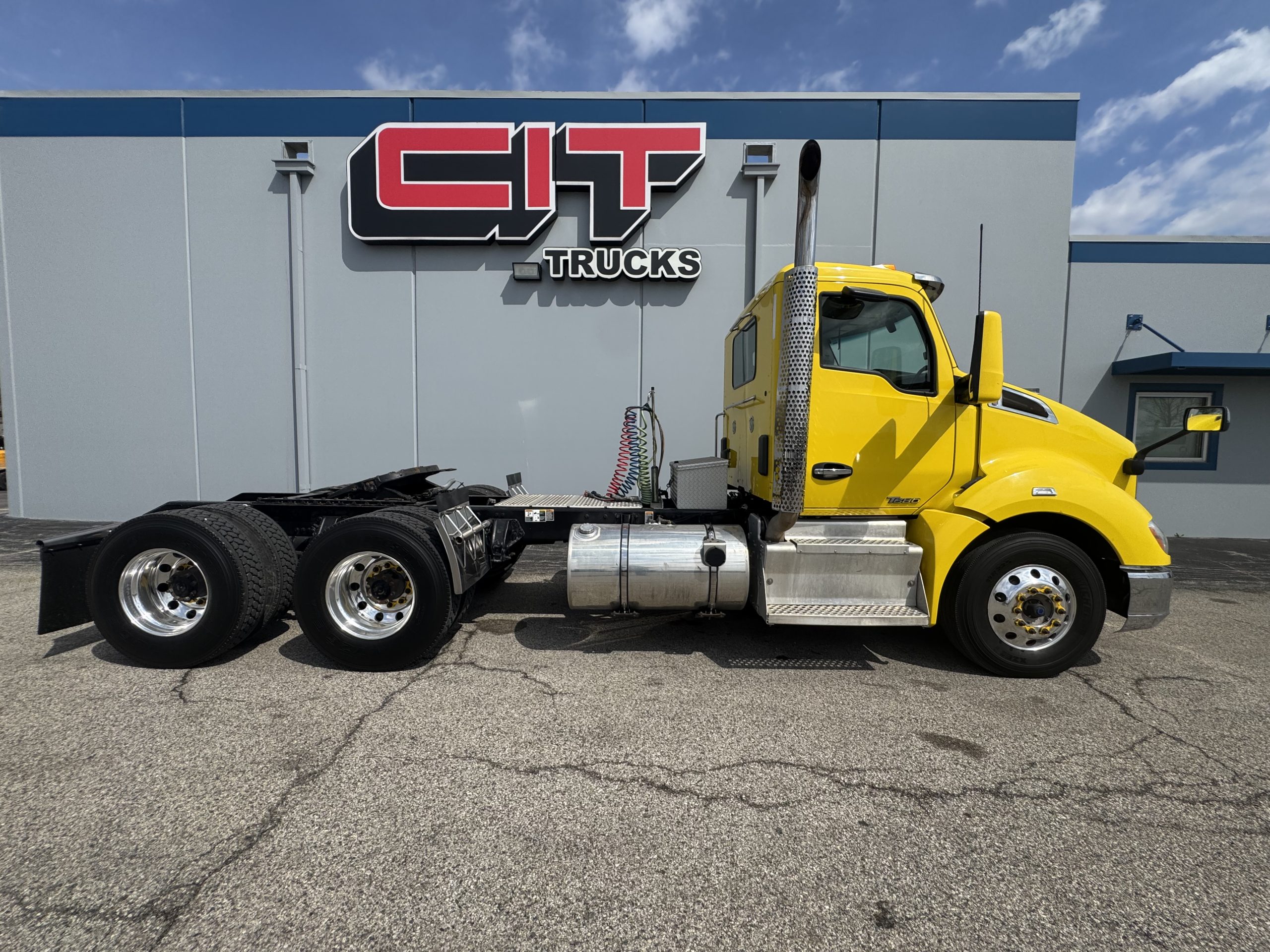 2017 KENWORTH T680 - image 4 of 6