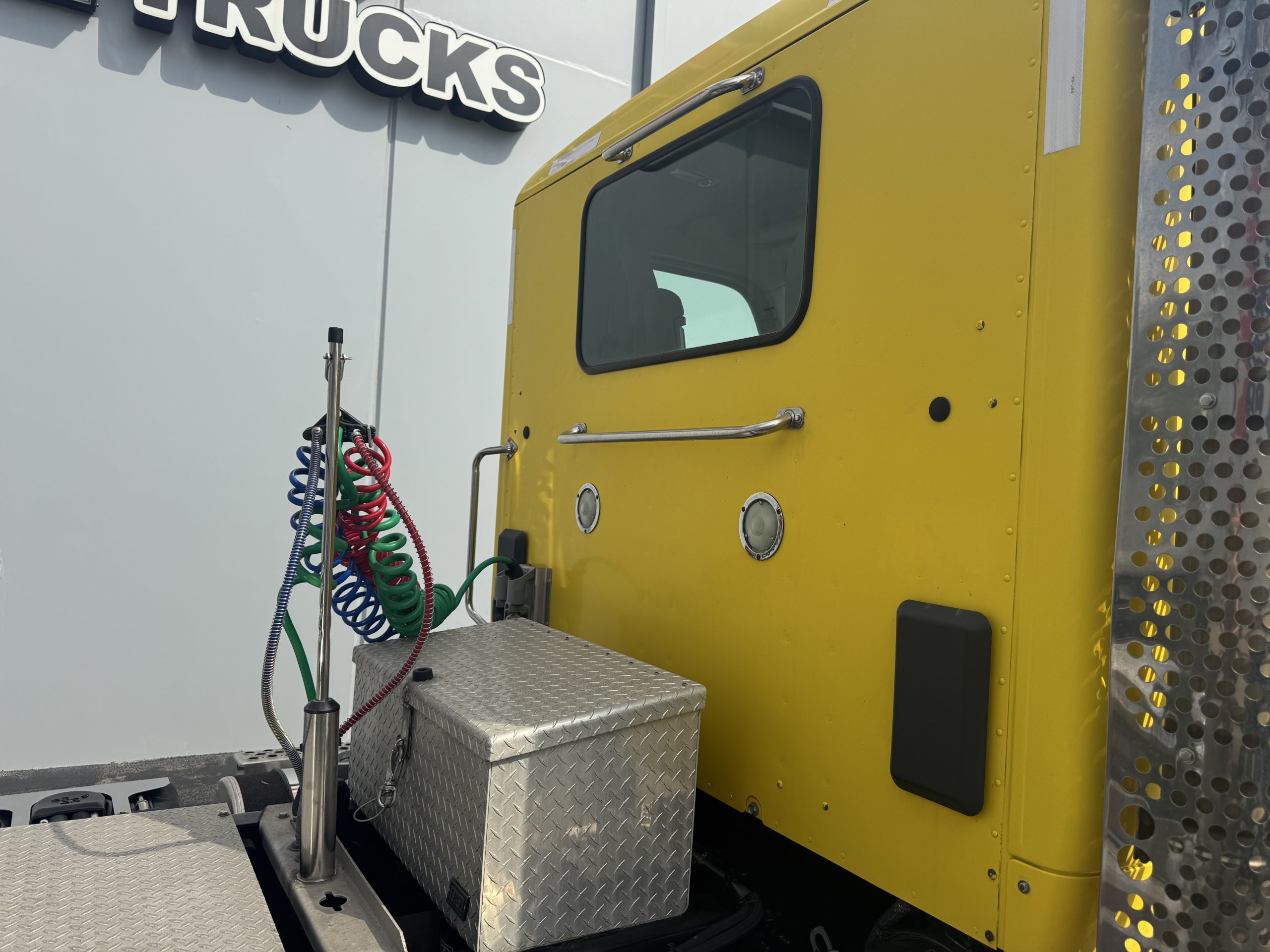 2015 KENWORTH T680 - image 5 of 6