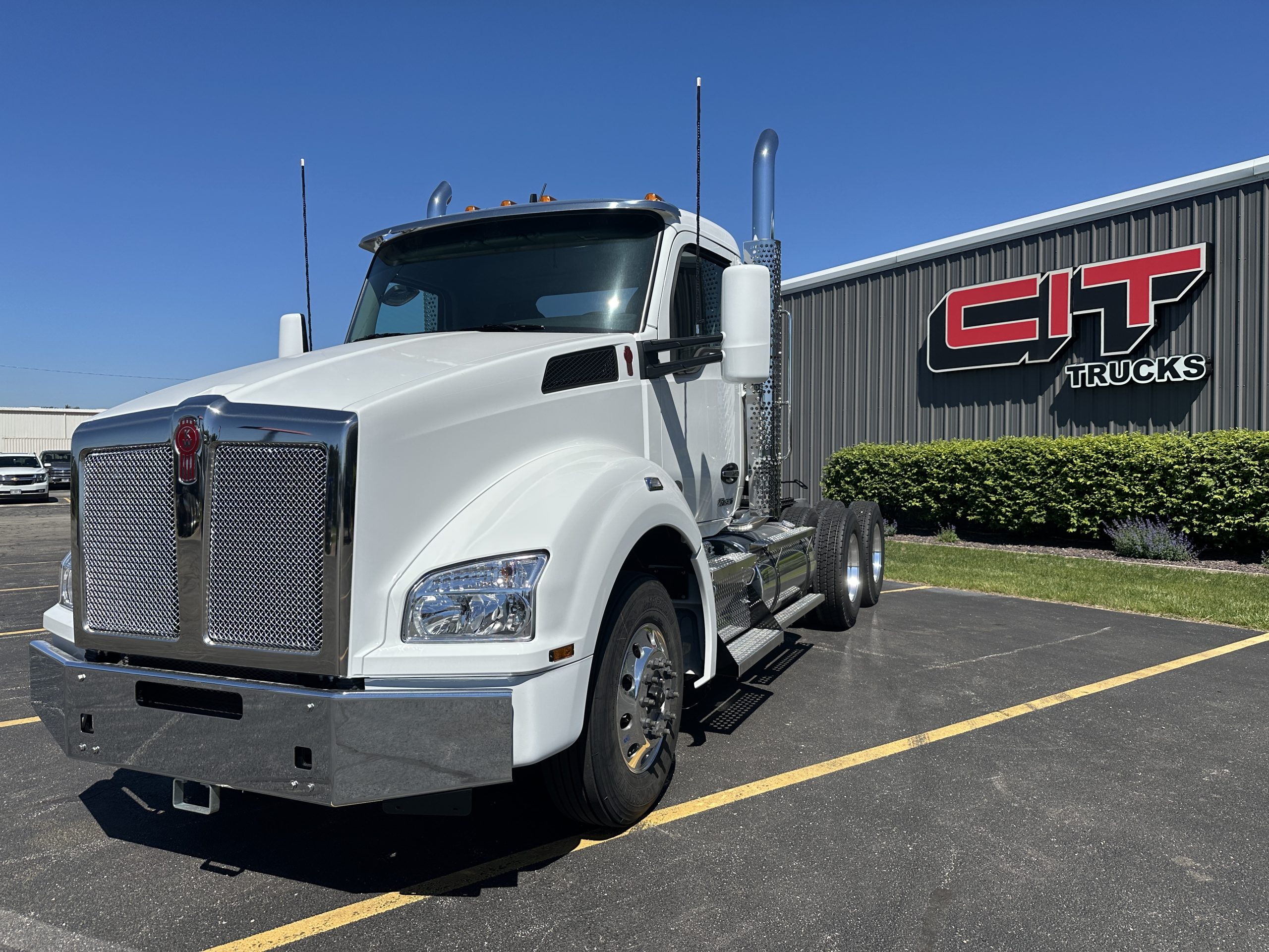 NEW 2027 KENWORTH T880 NEW 2027 KENWORTH T880 - image 1 of 6