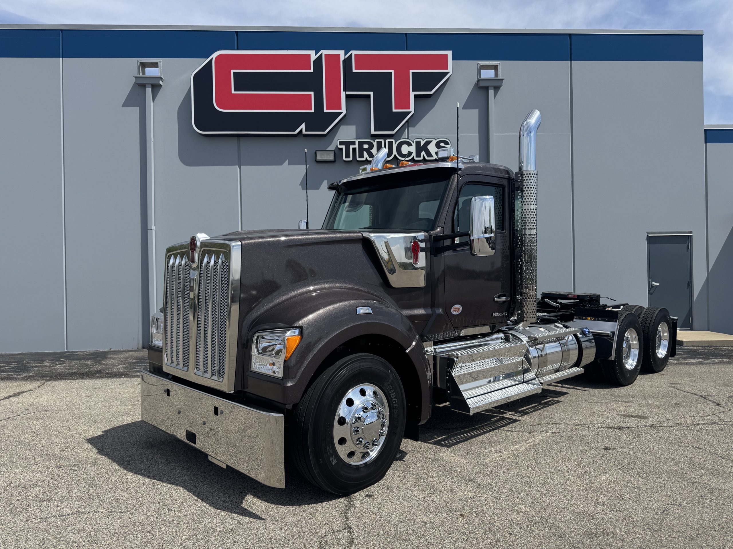 2027 KENWORTH W990 - image 1 of 6