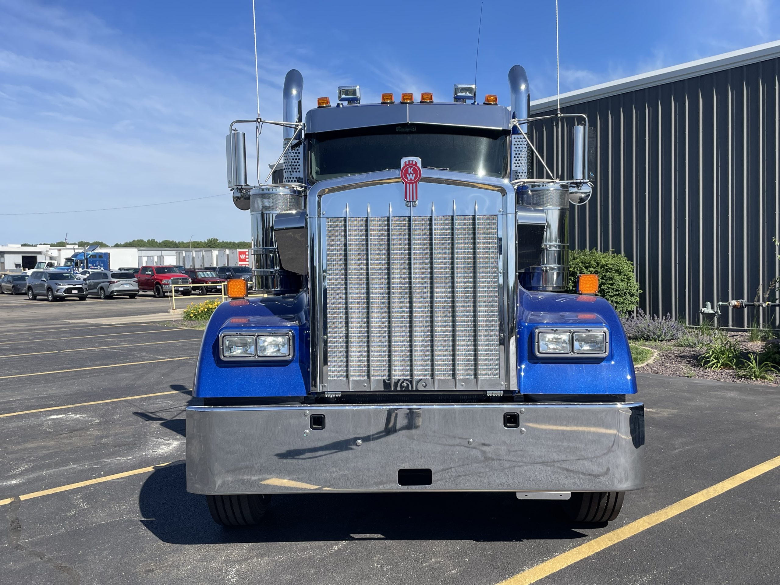 NEW 2027 KENWORTH W900L NEW 2027 KENWORTH W900L - image 2 of 6