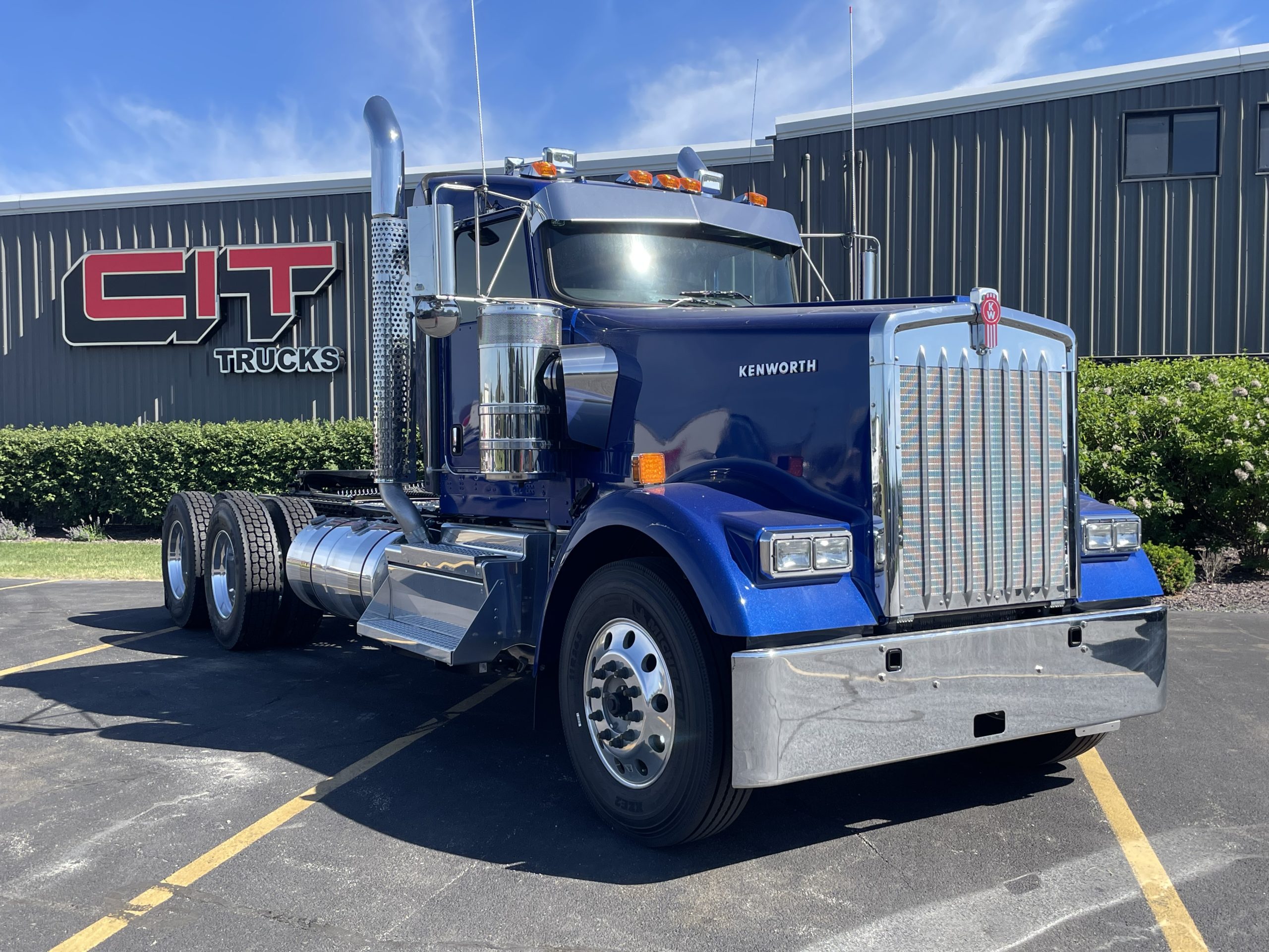 NEW 2027 KENWORTH W900L NEW 2027 KENWORTH W900L - image 3 of 6