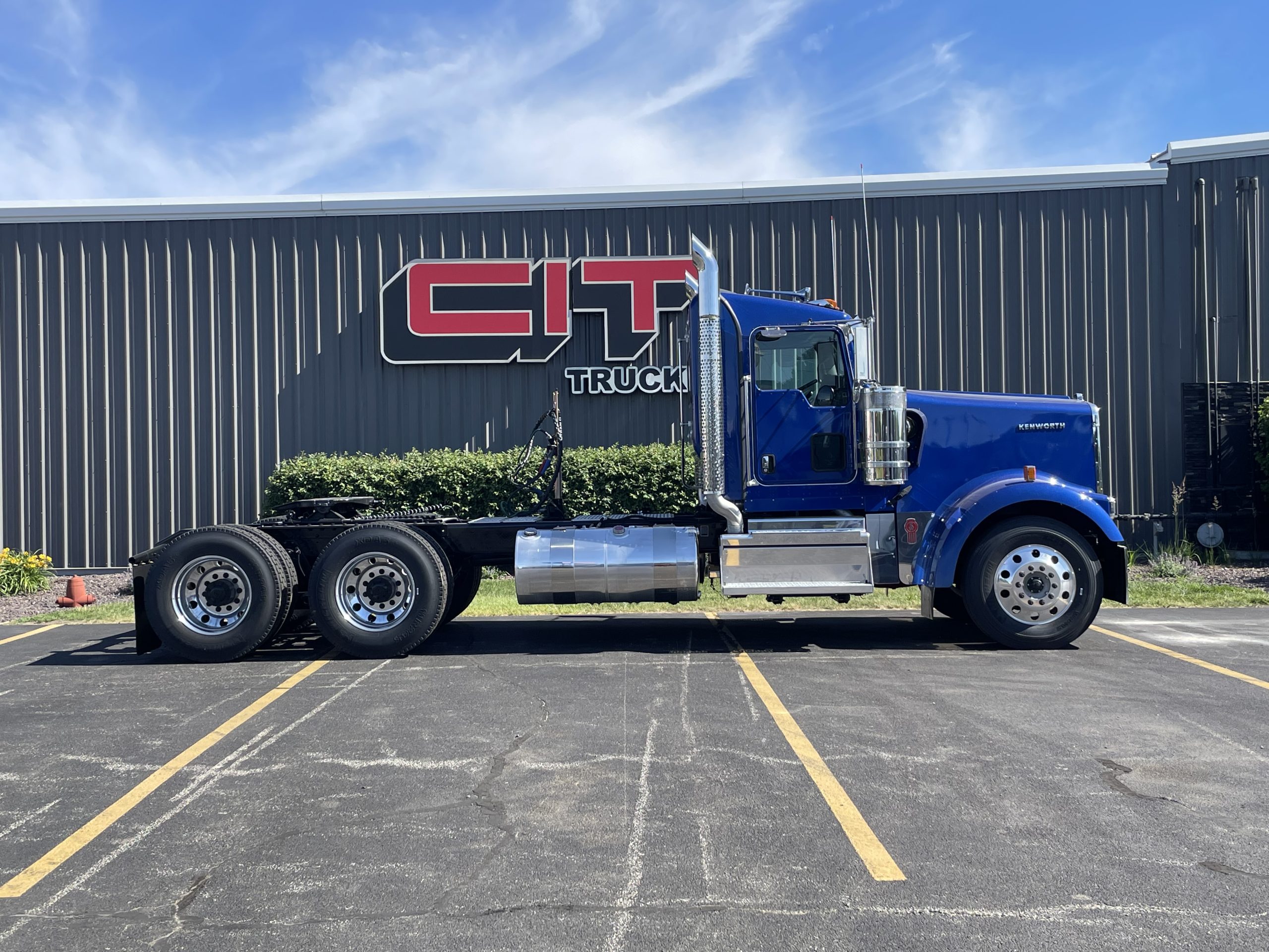 NEW 2027 KENWORTH W900L NEW 2027 KENWORTH W900L - image 4 of 6
