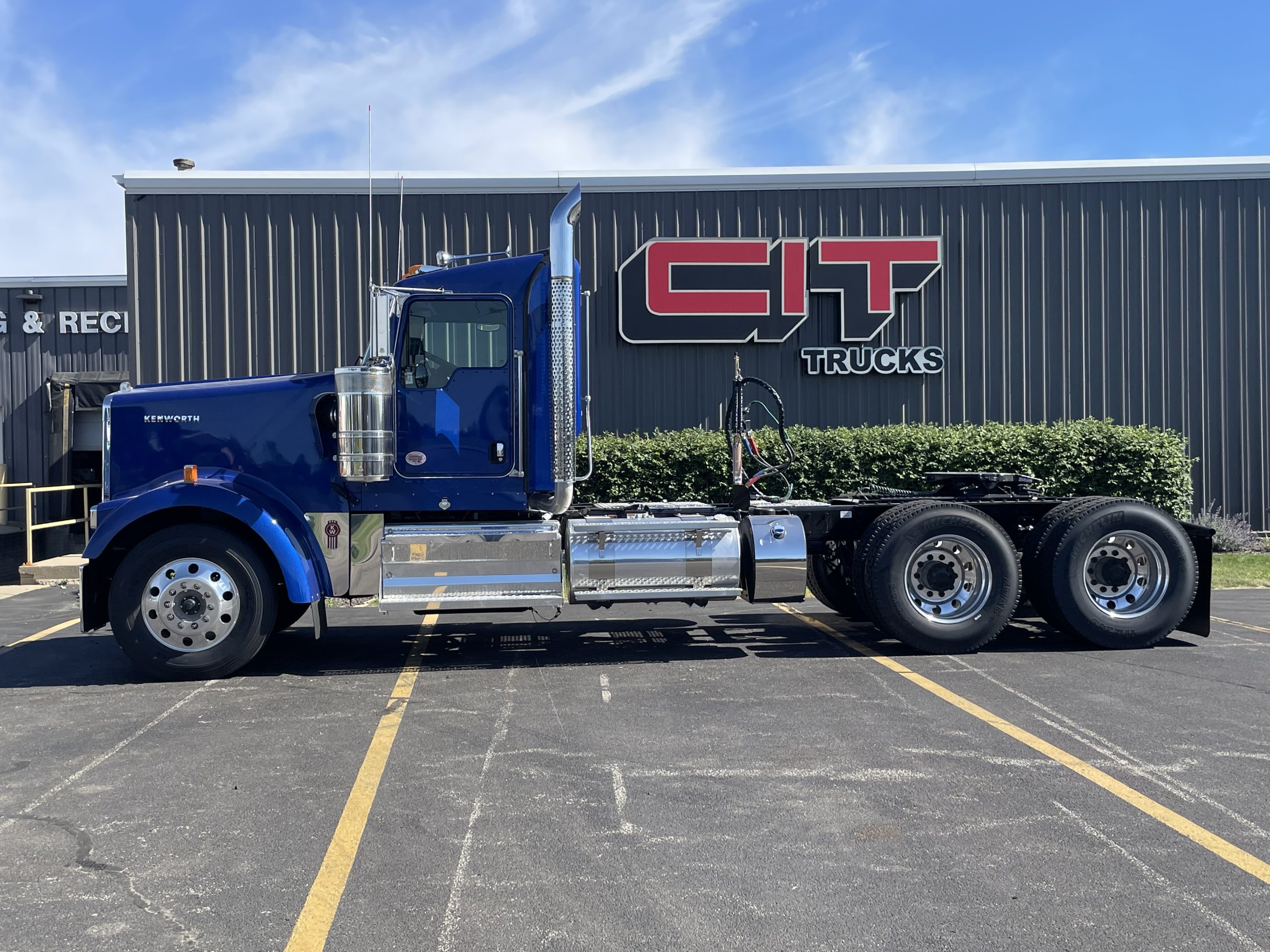 NEW 2027 KENWORTH W900L NEW 2027 KENWORTH W900L - image 5 of 6