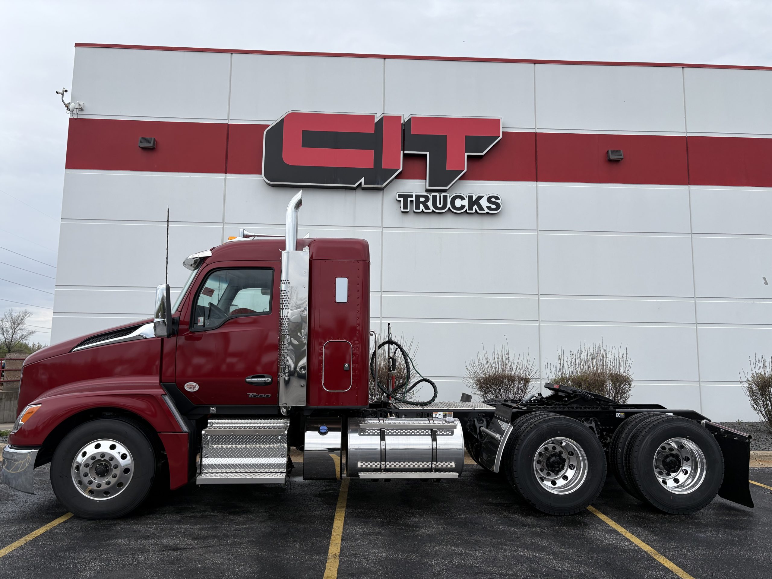 2027 KENWORTH T680 - image 5 of 6