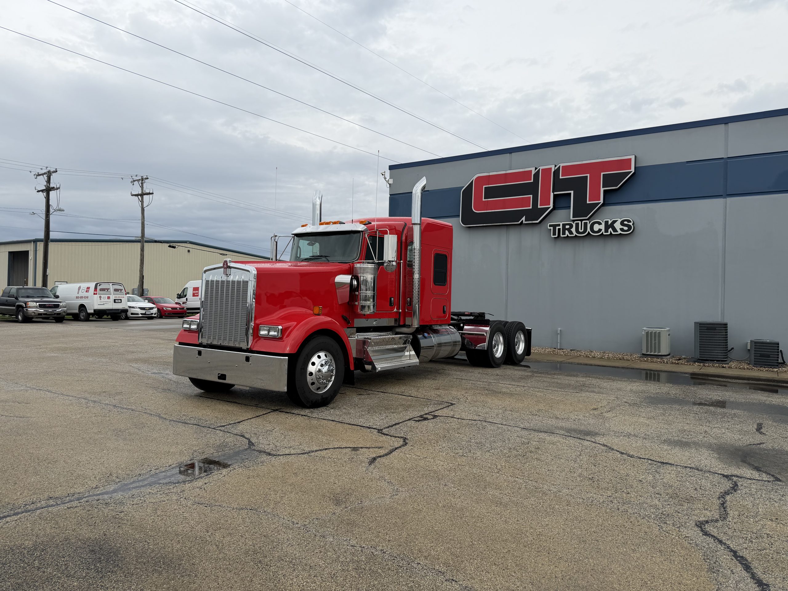 NEW 2027 KENWORTH W900L - image 1 of 6
