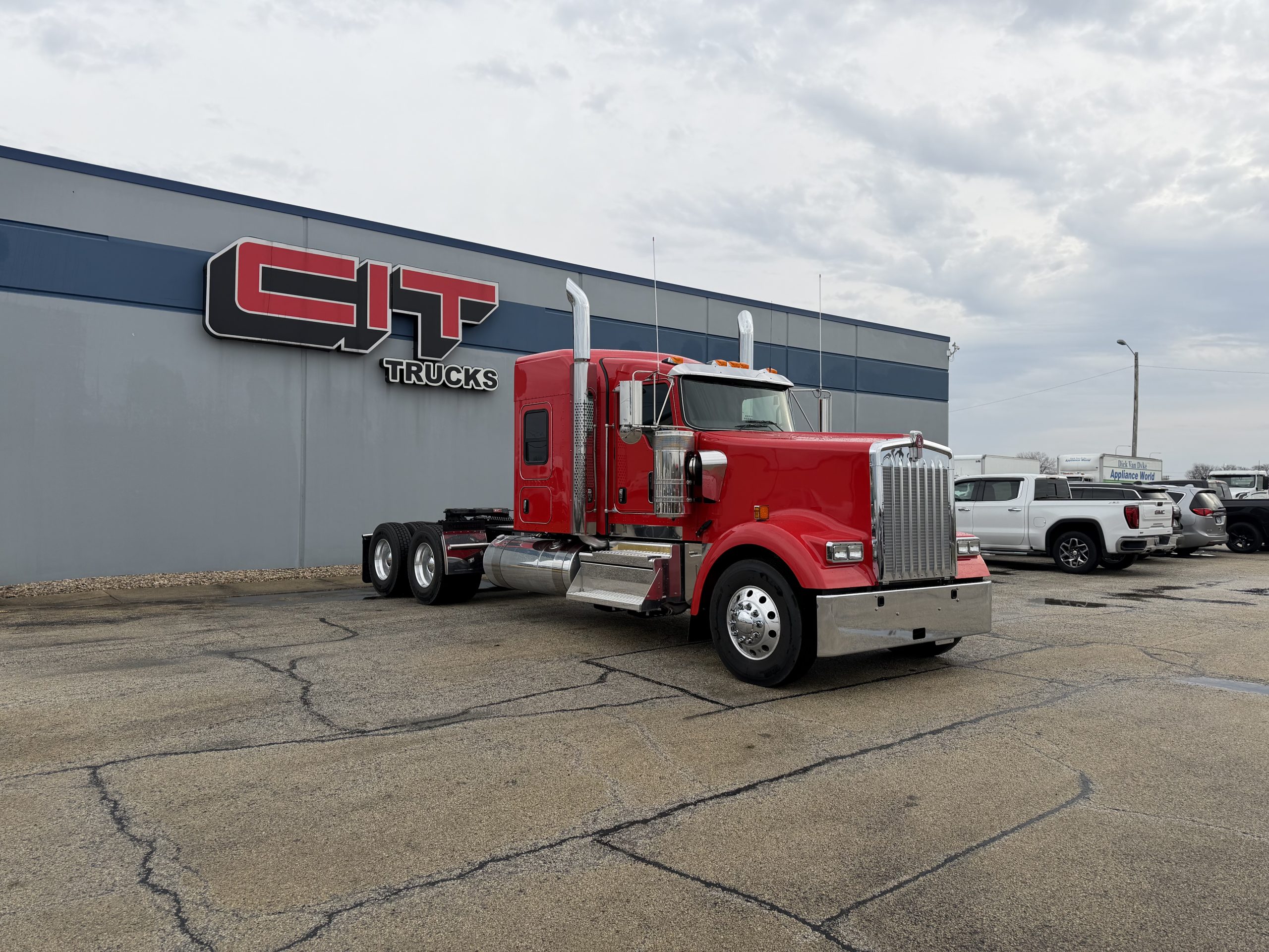 NEW 2027 KENWORTH W900L - image 3 of 6