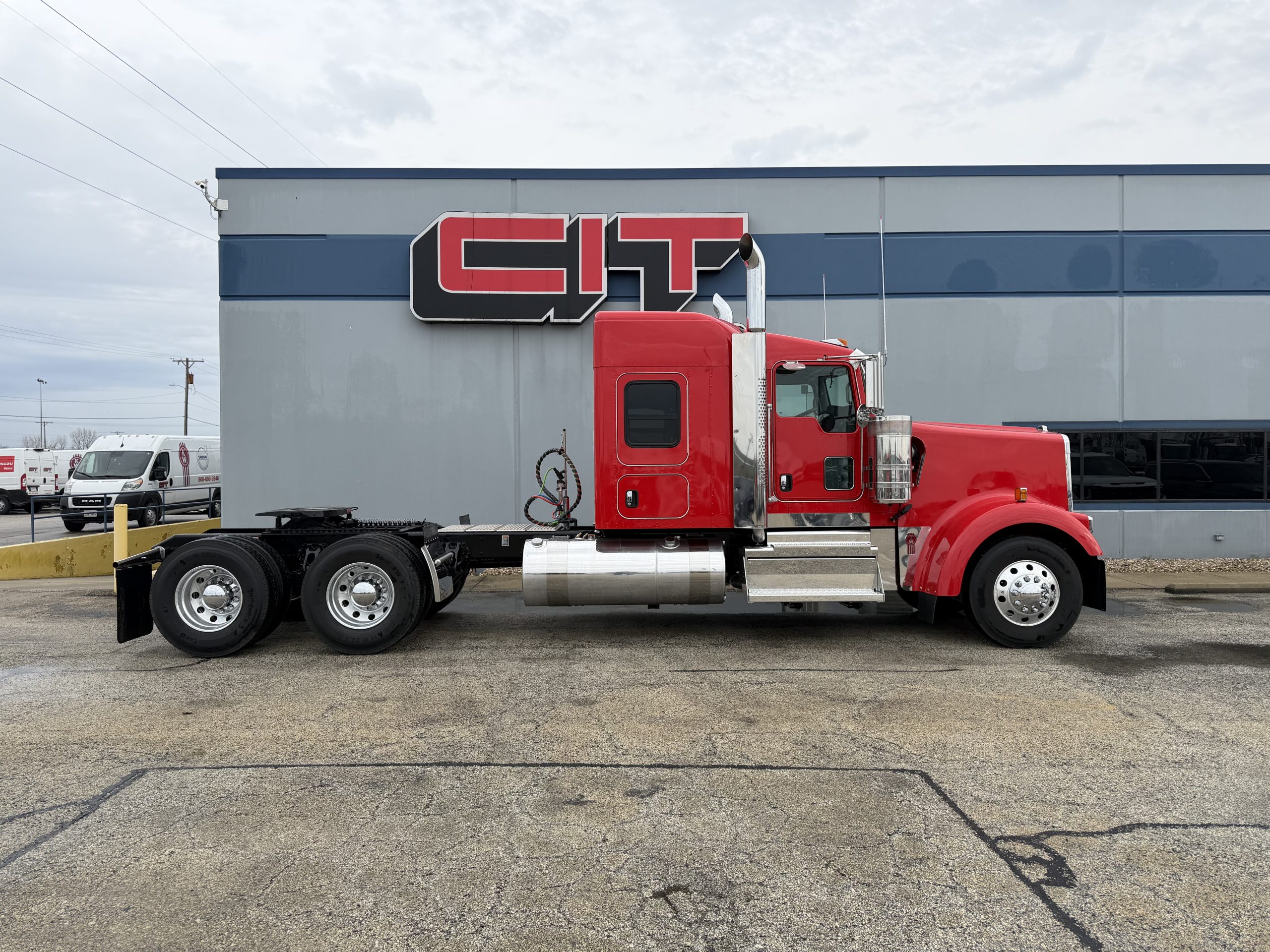 NEW 2027 KENWORTH W900L - image 4 of 6