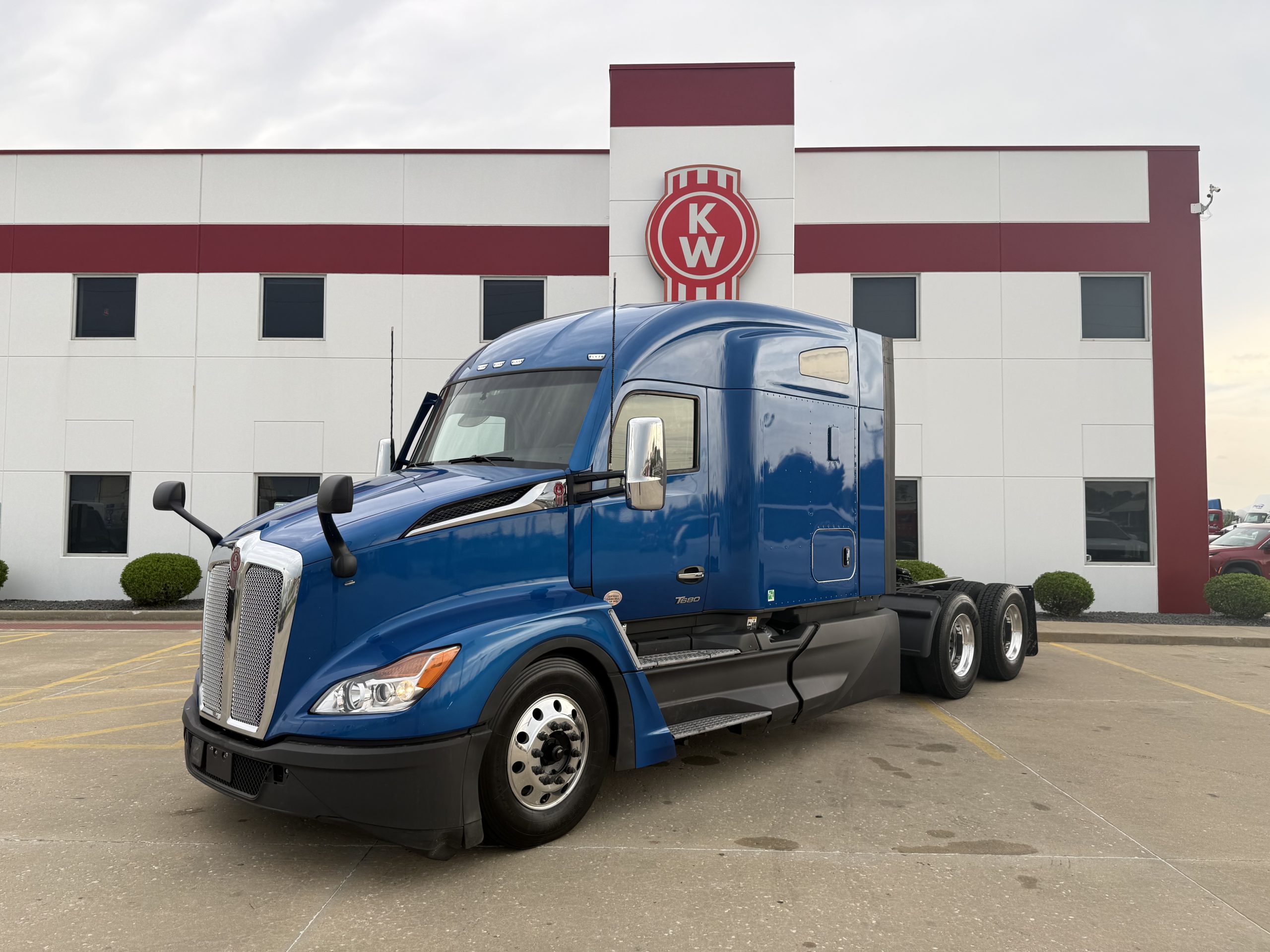 2024 KENWORTH T680 - image 1 of 6
