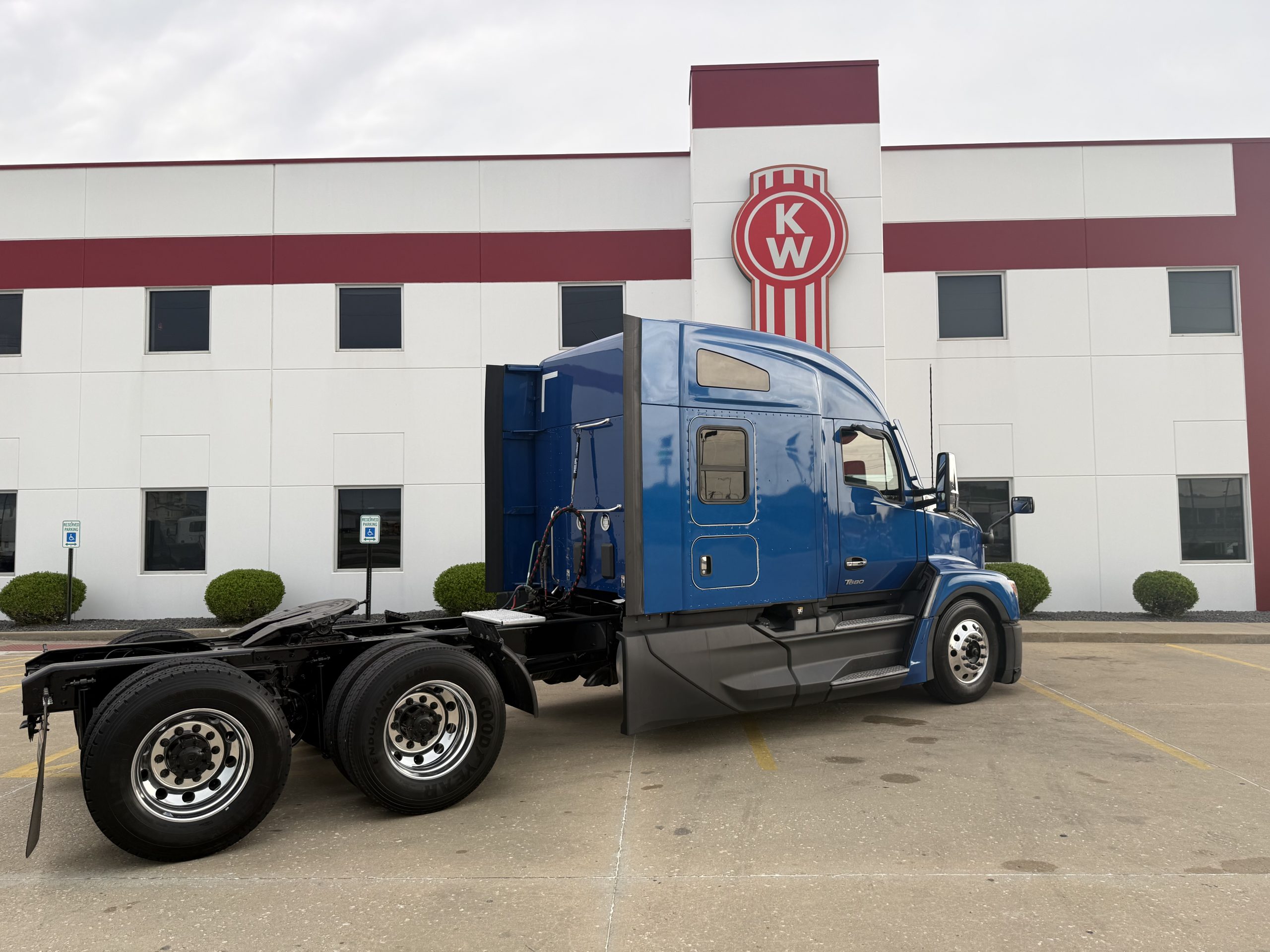 2024 KENWORTH T680 - image 5 of 6