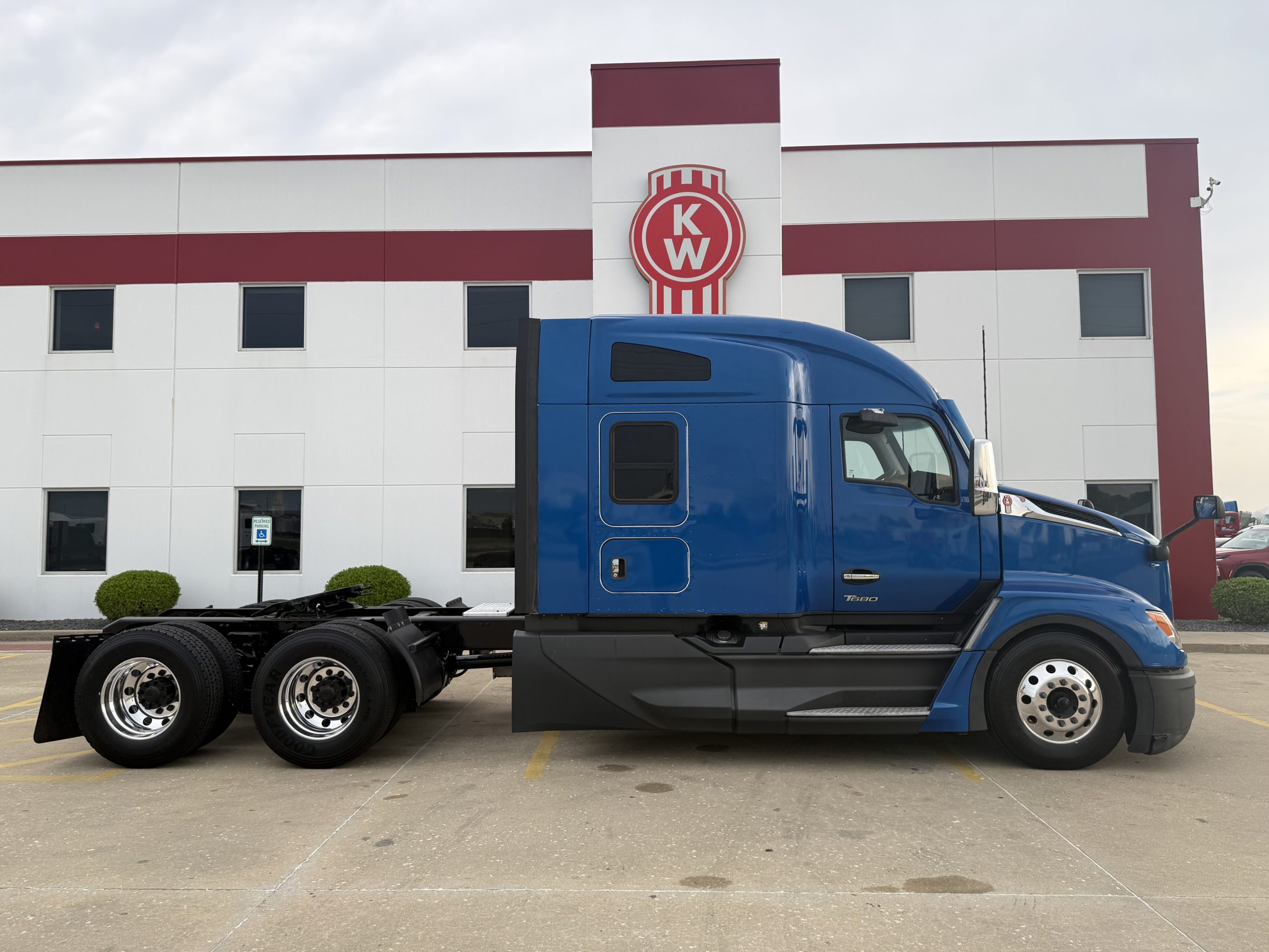 2024 KENWORTH T680 - image 4 of 6