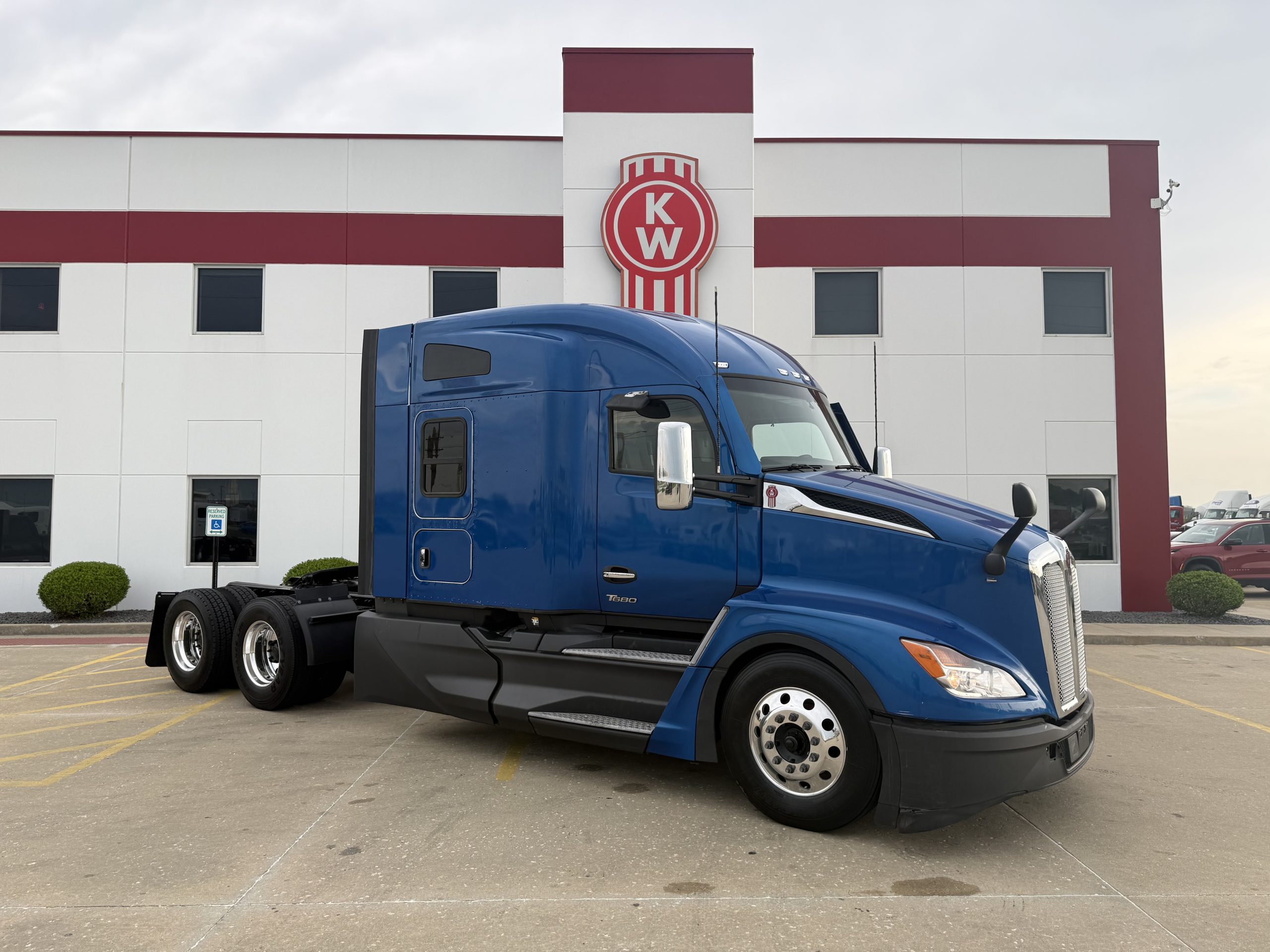2024 KENWORTH T680 - image 3 of 6