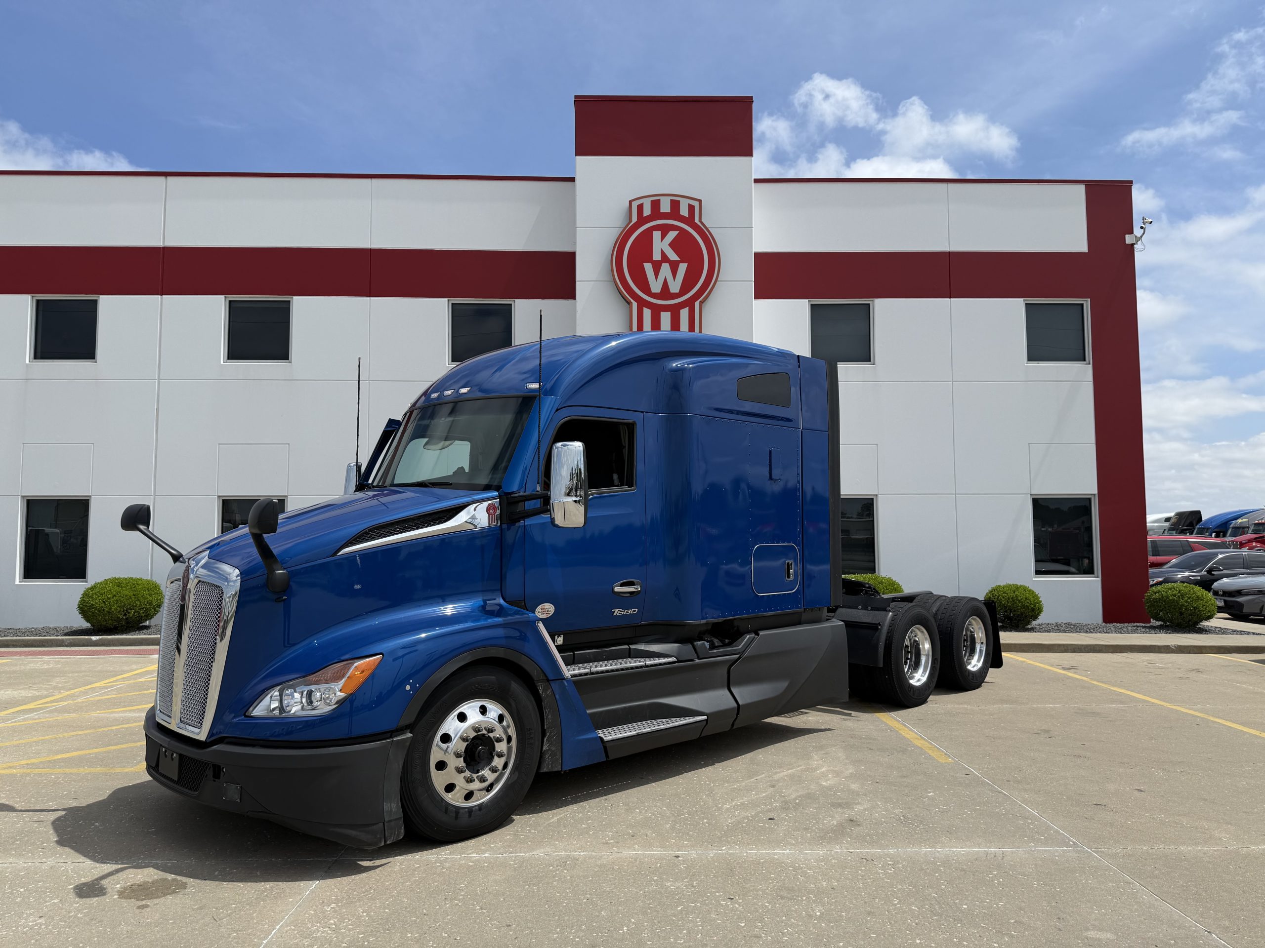 2024 KENWORTH T680 - image 1 of 6