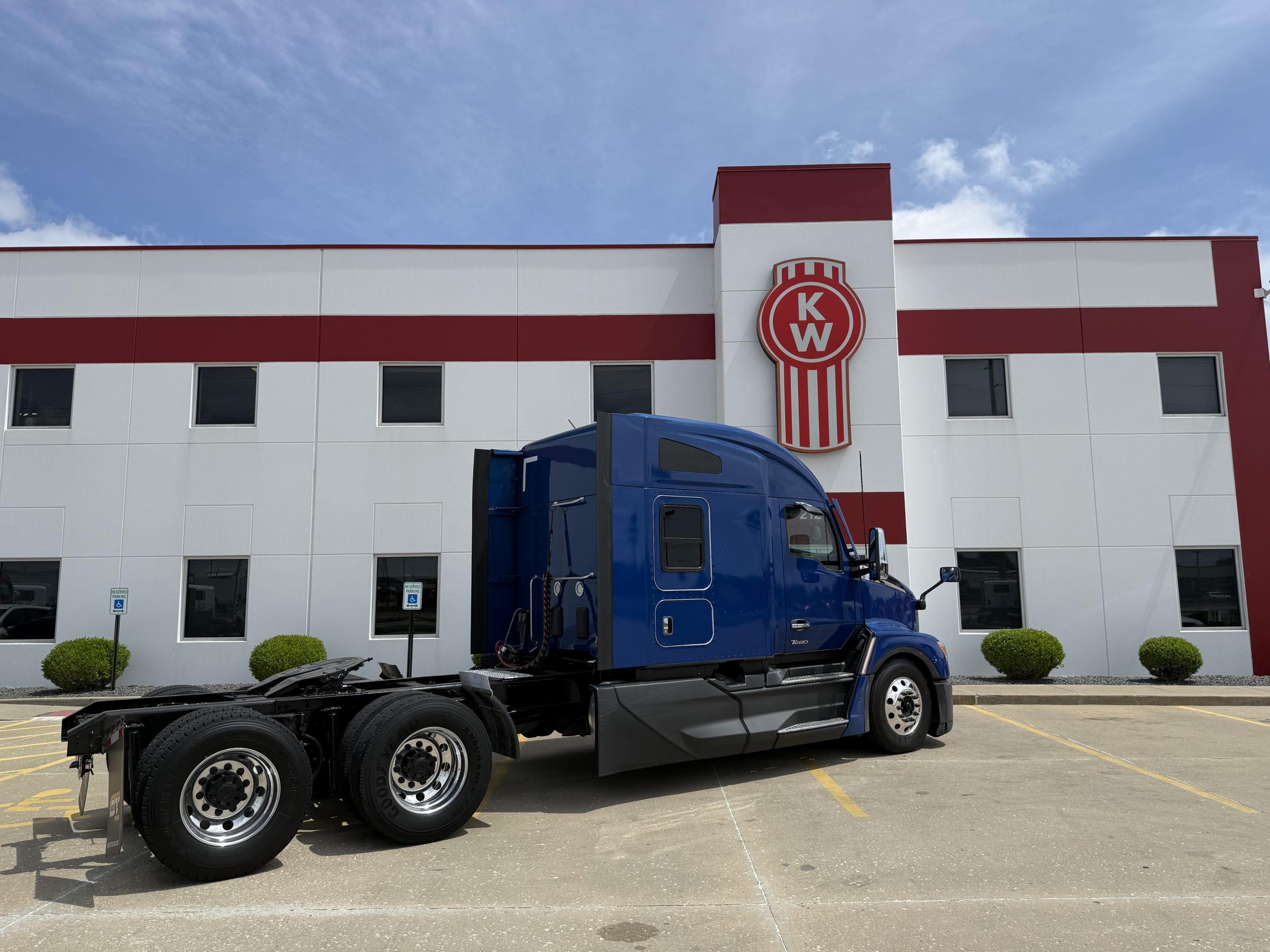 2024 KENWORTH T680 - image 5 of 6