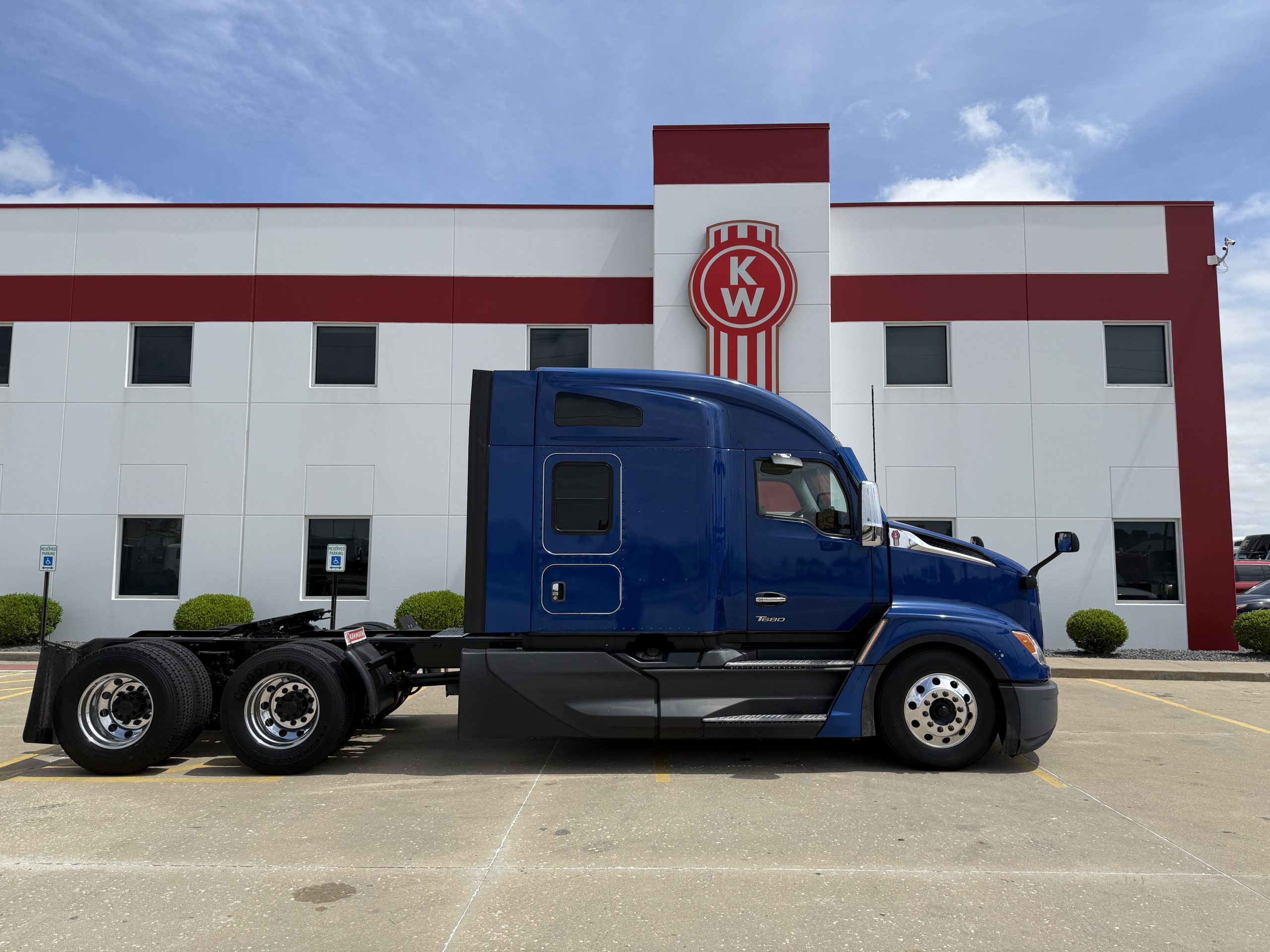 2024 KENWORTH T680 - image 4 of 6