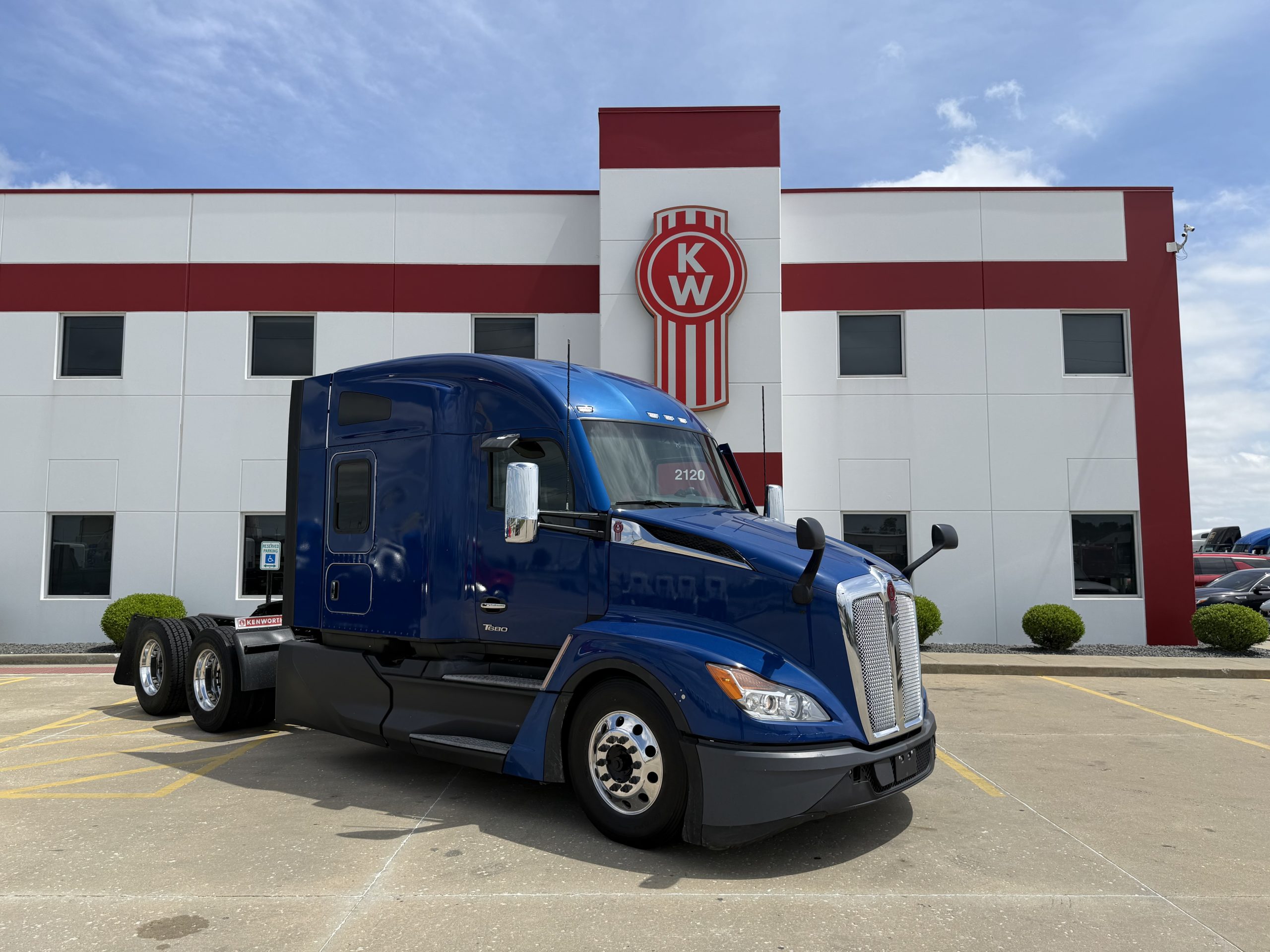 2024 KENWORTH T680 - image 3 of 6