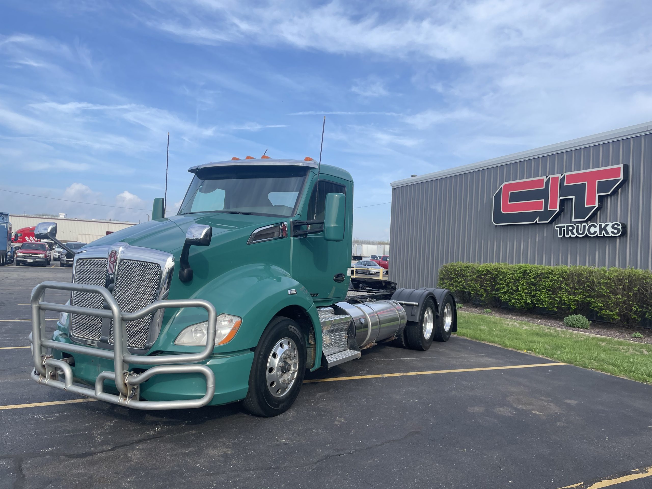 2019 KENWORTH T680 - image 1 of 6