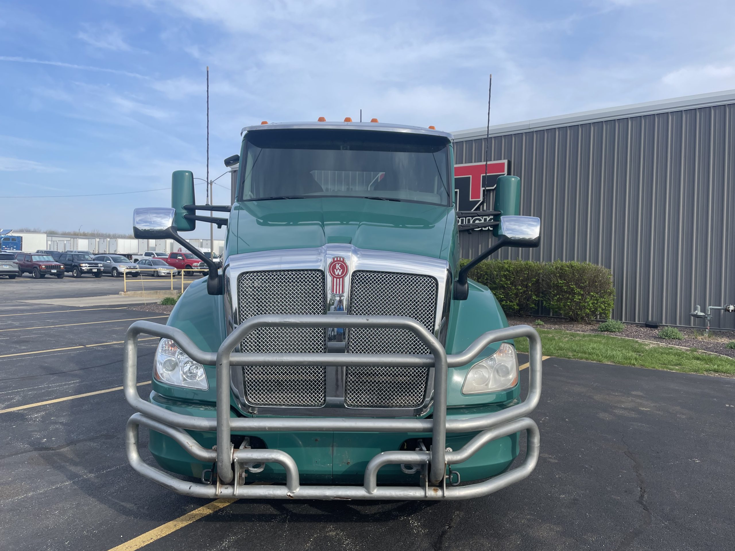 2019 KENWORTH T680 - image 2 of 6