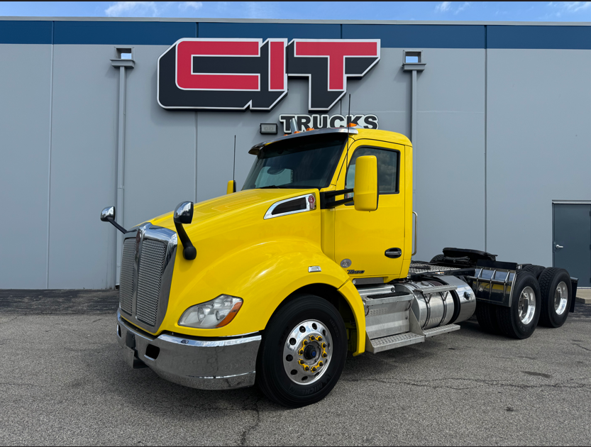 2017 KENWORTH T680 - image 1 of 6