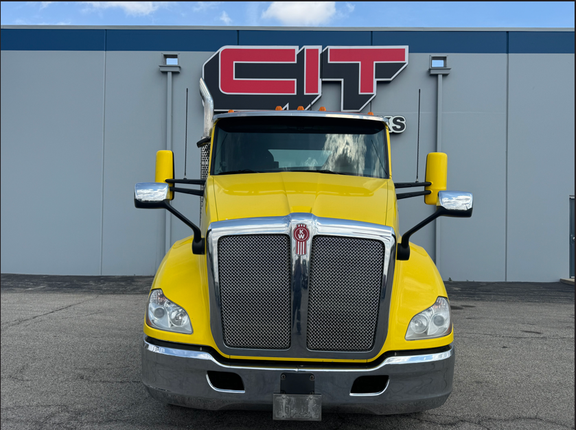 2017 KENWORTH T680 - image 2 of 6
