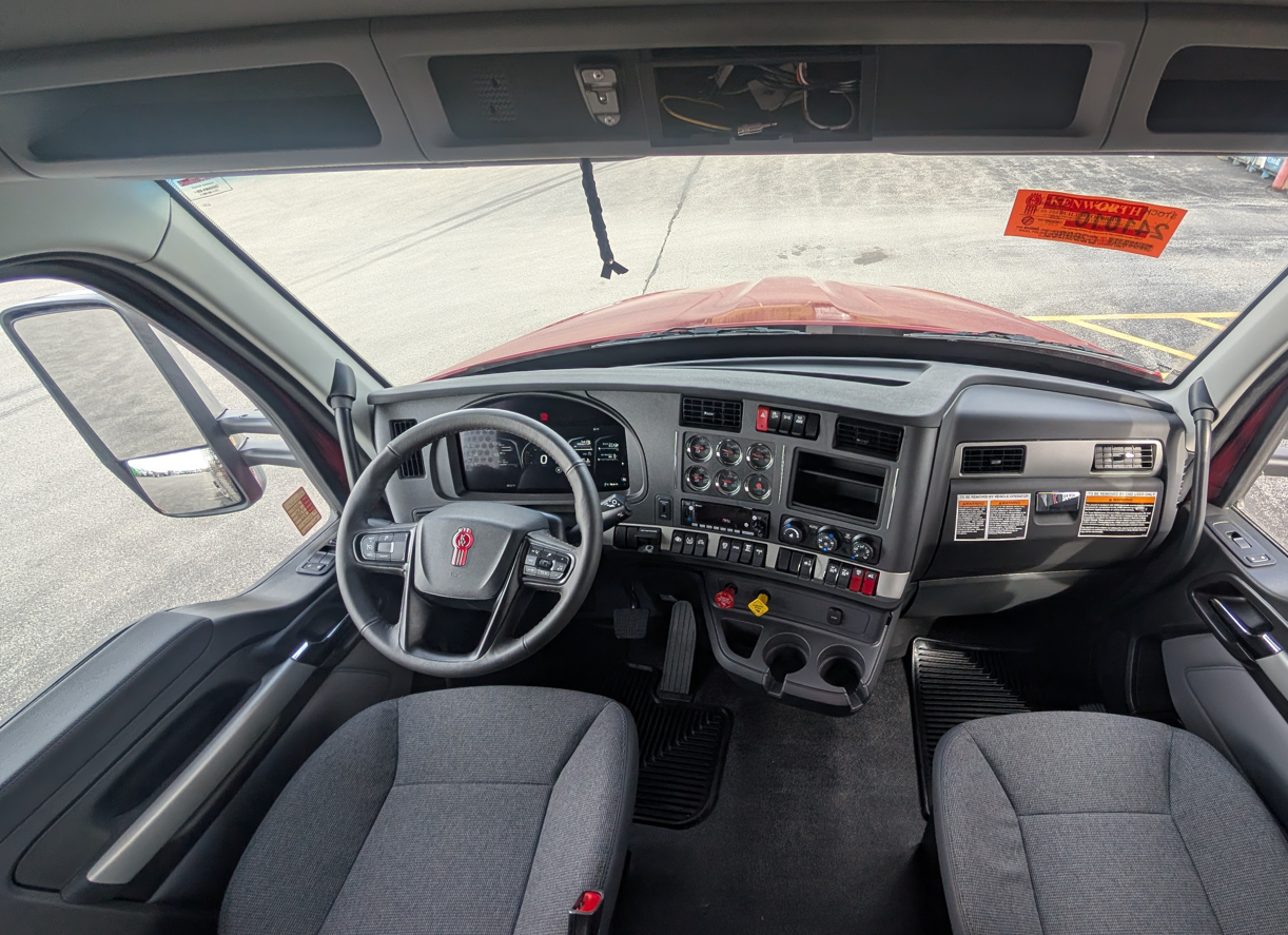2027 KENWORTH T680 - image 6 of 6