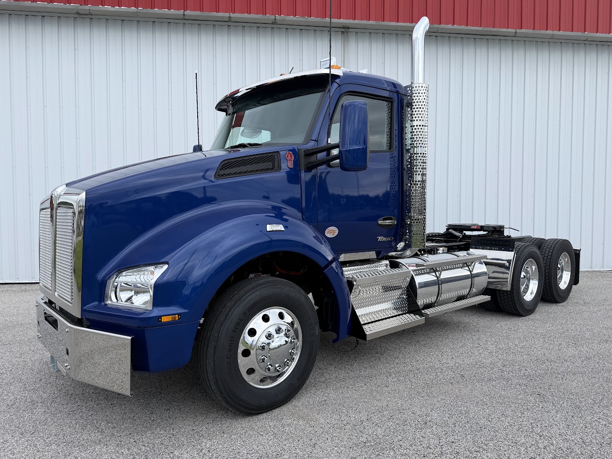 NEW 2027 KENWORTH T880 - image 1 of 6