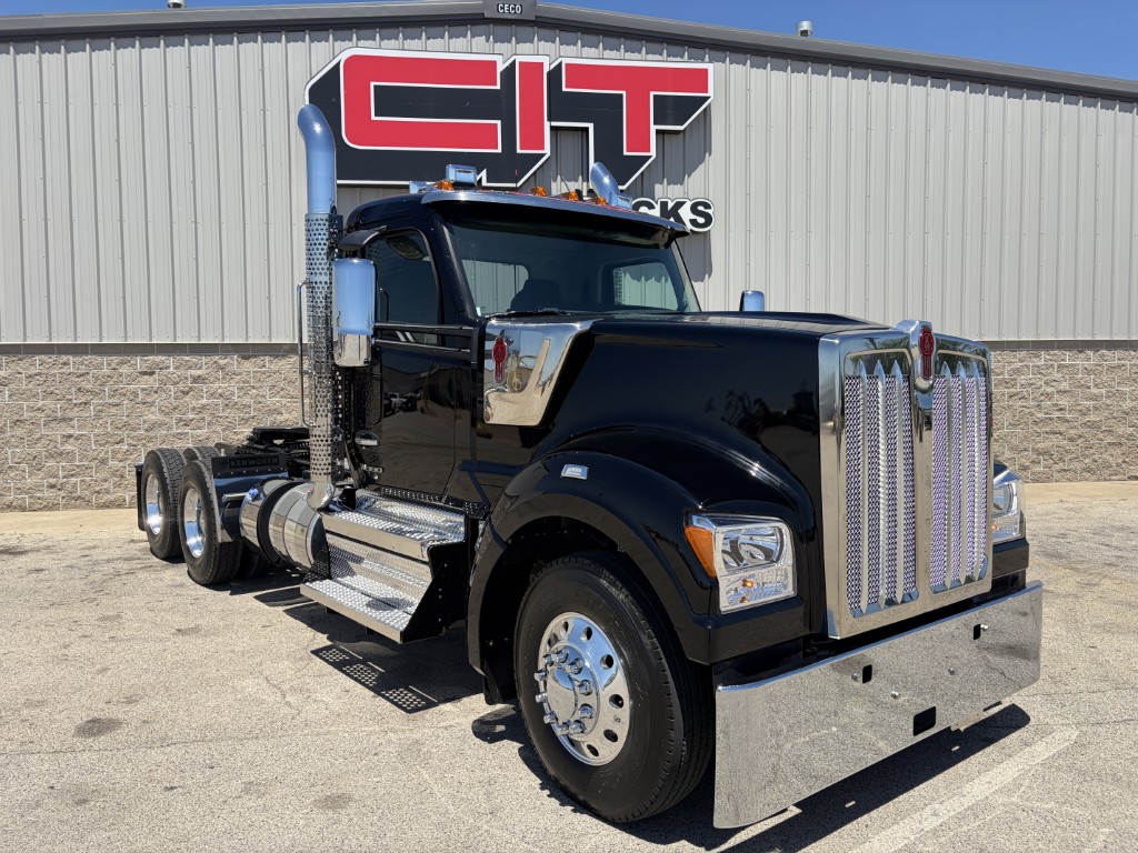 NEW 2027 KENWORTH W990 - image 3 of 6