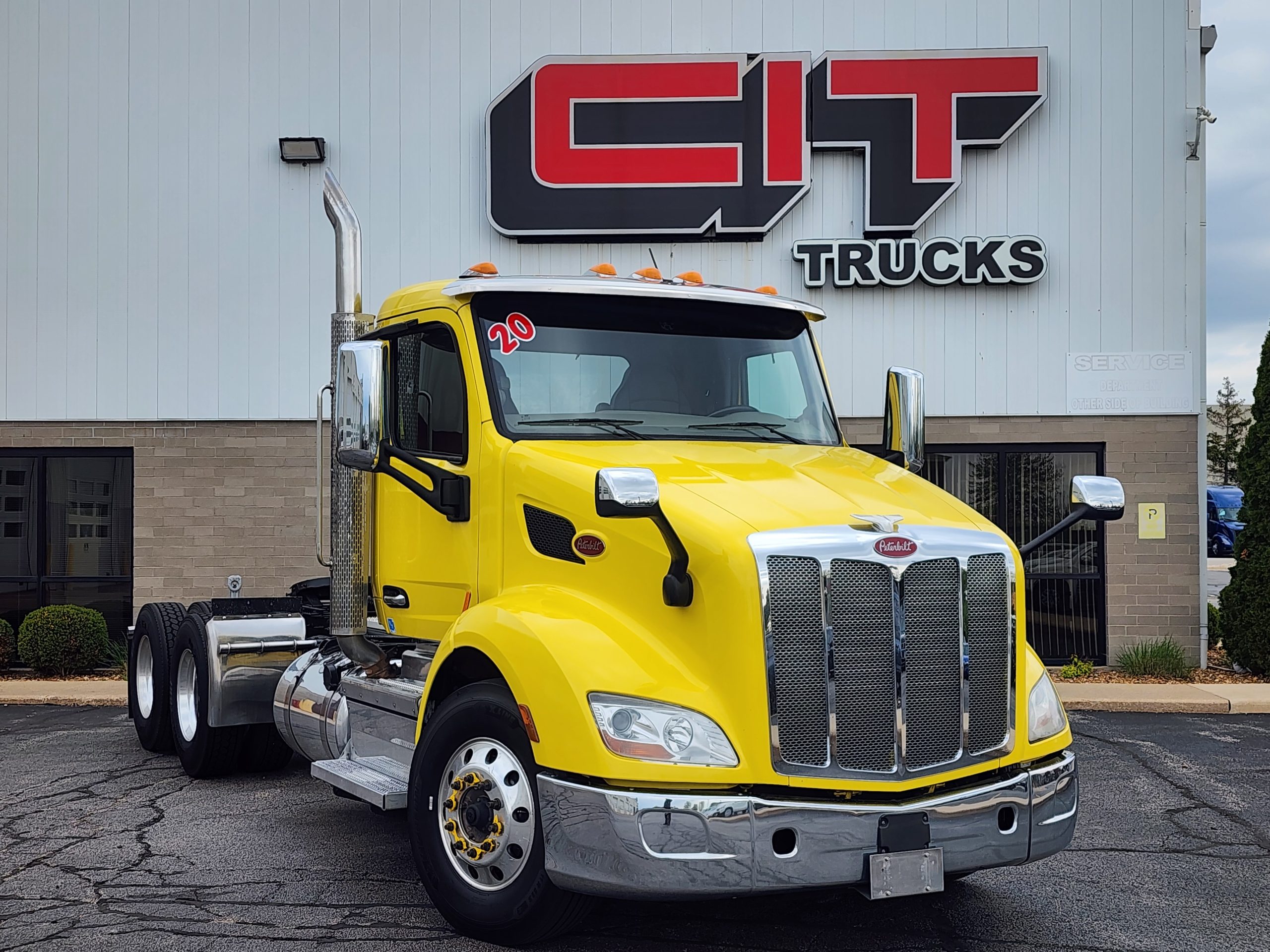 2020 PETERBILT 579 - image 3 of 6