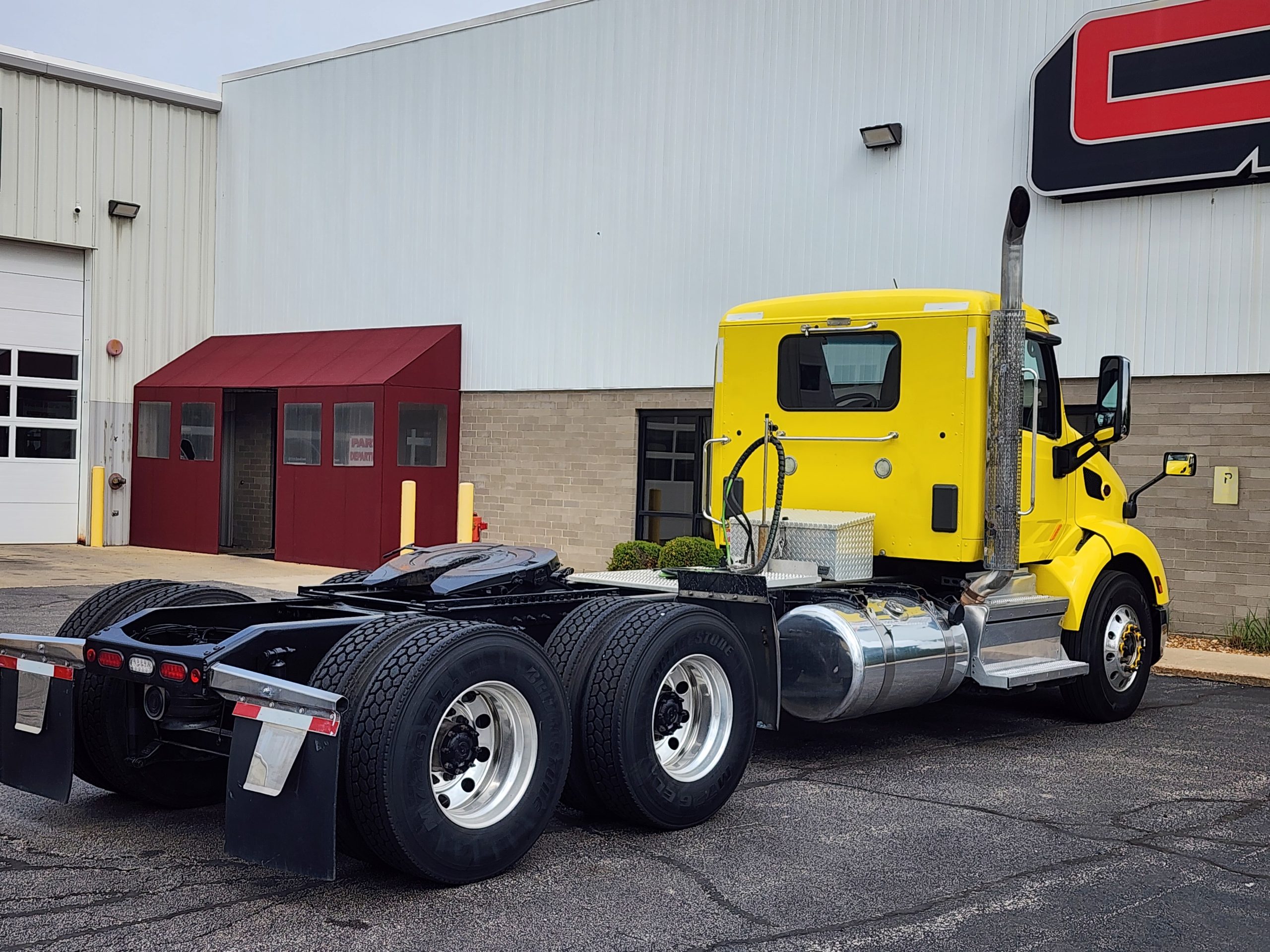 2020 PETERBILT 579 - image 5 of 6