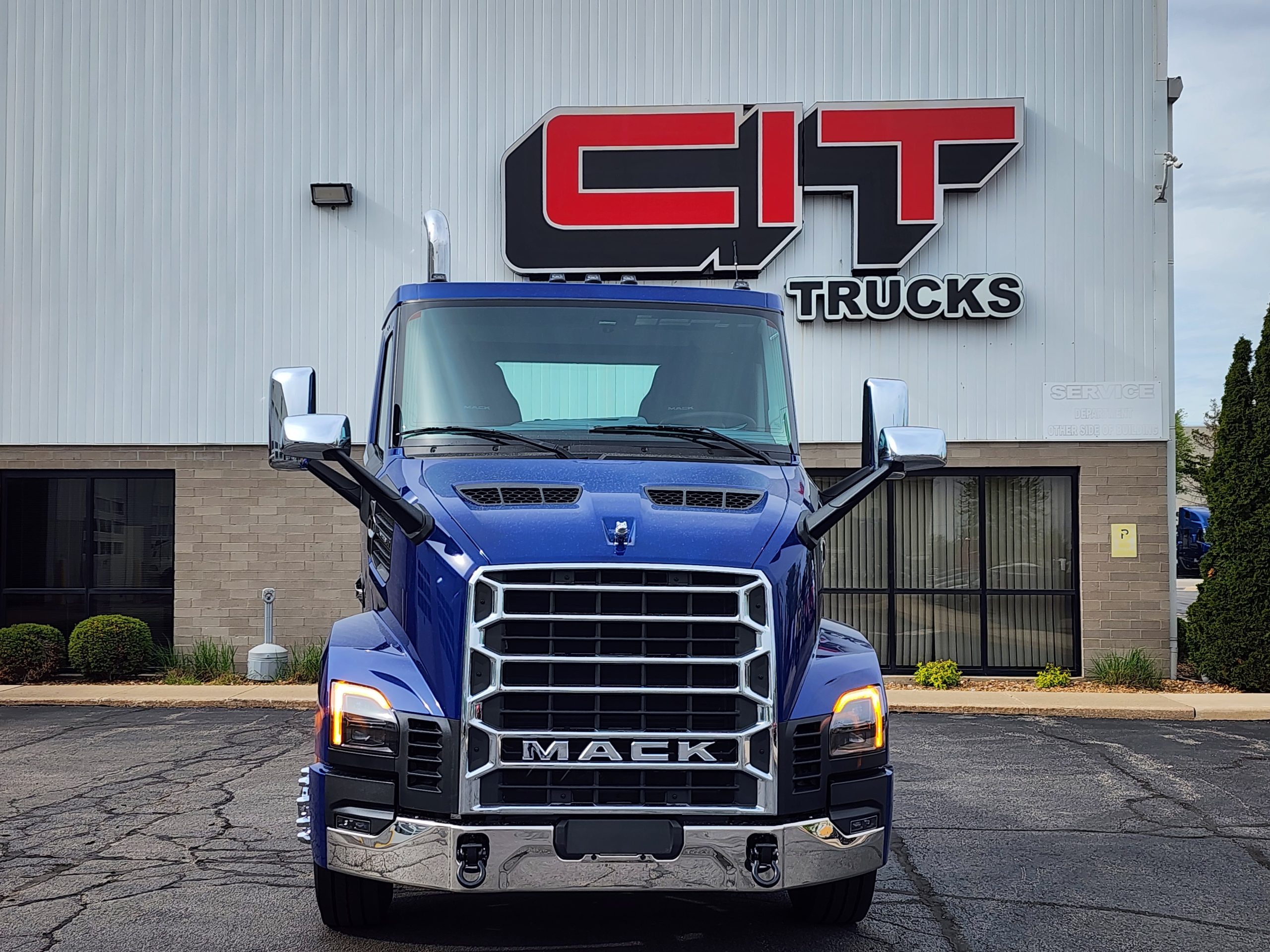 2027 MACK ANTHEM - image 2 of 6