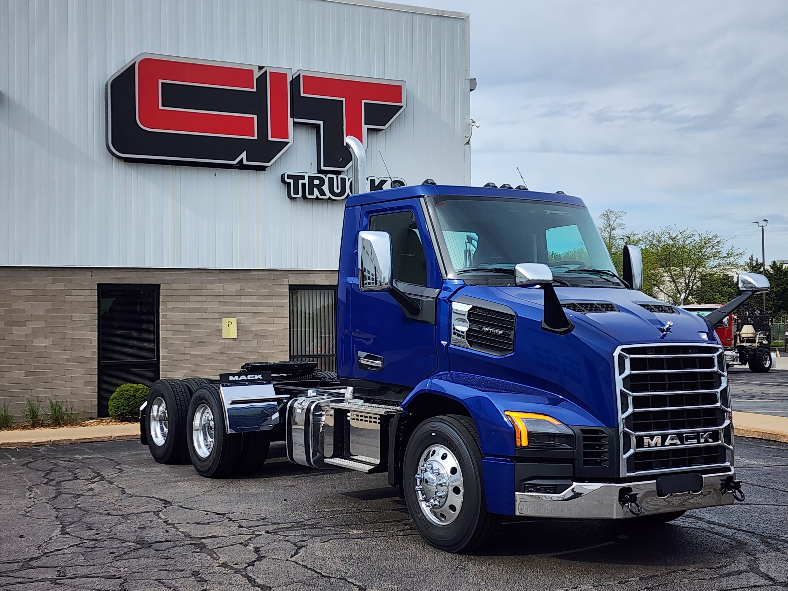2027 MACK ANTHEM - image 3 of 6