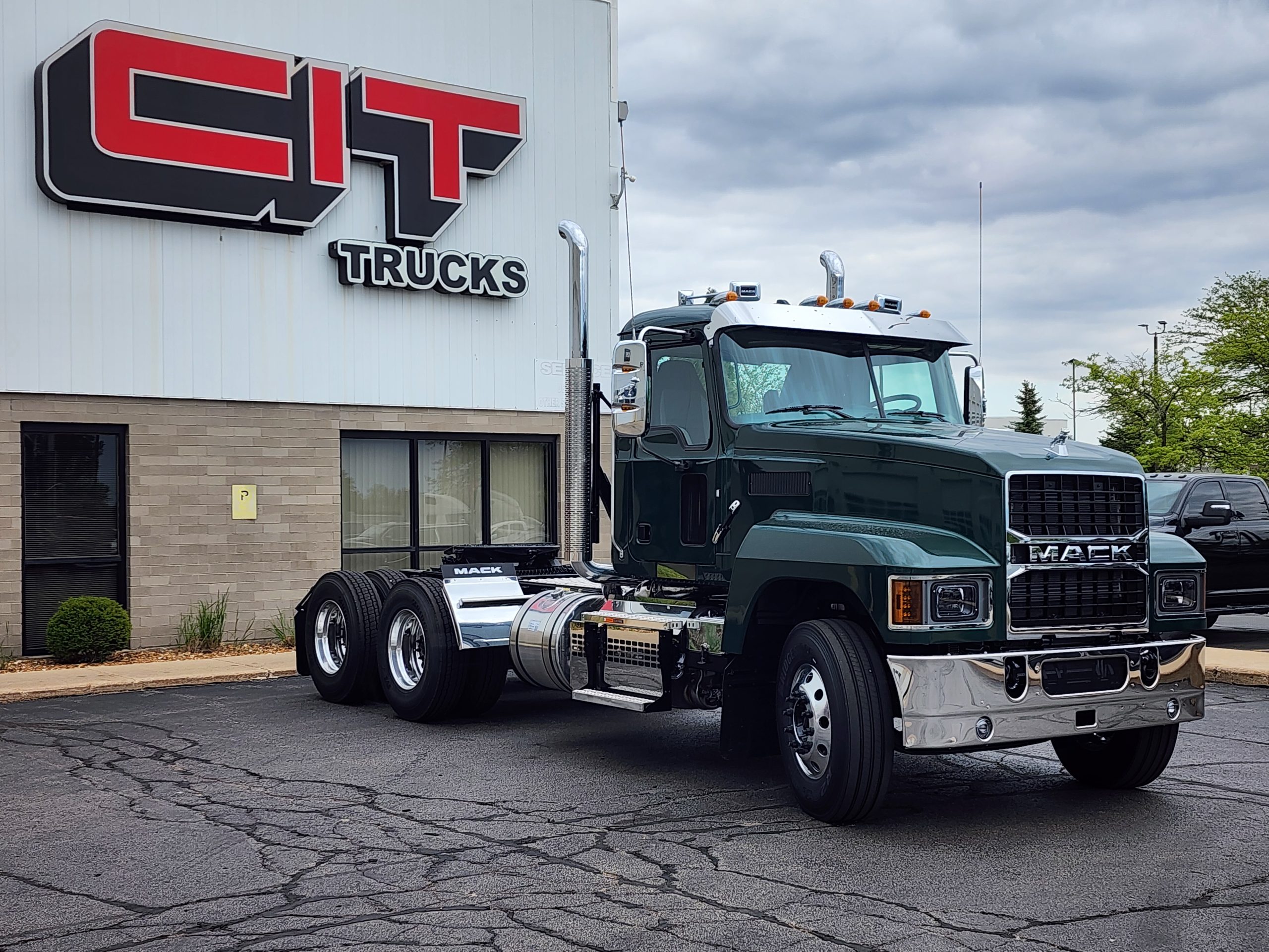 2027 MACK PINNACLE - image 3 of 6