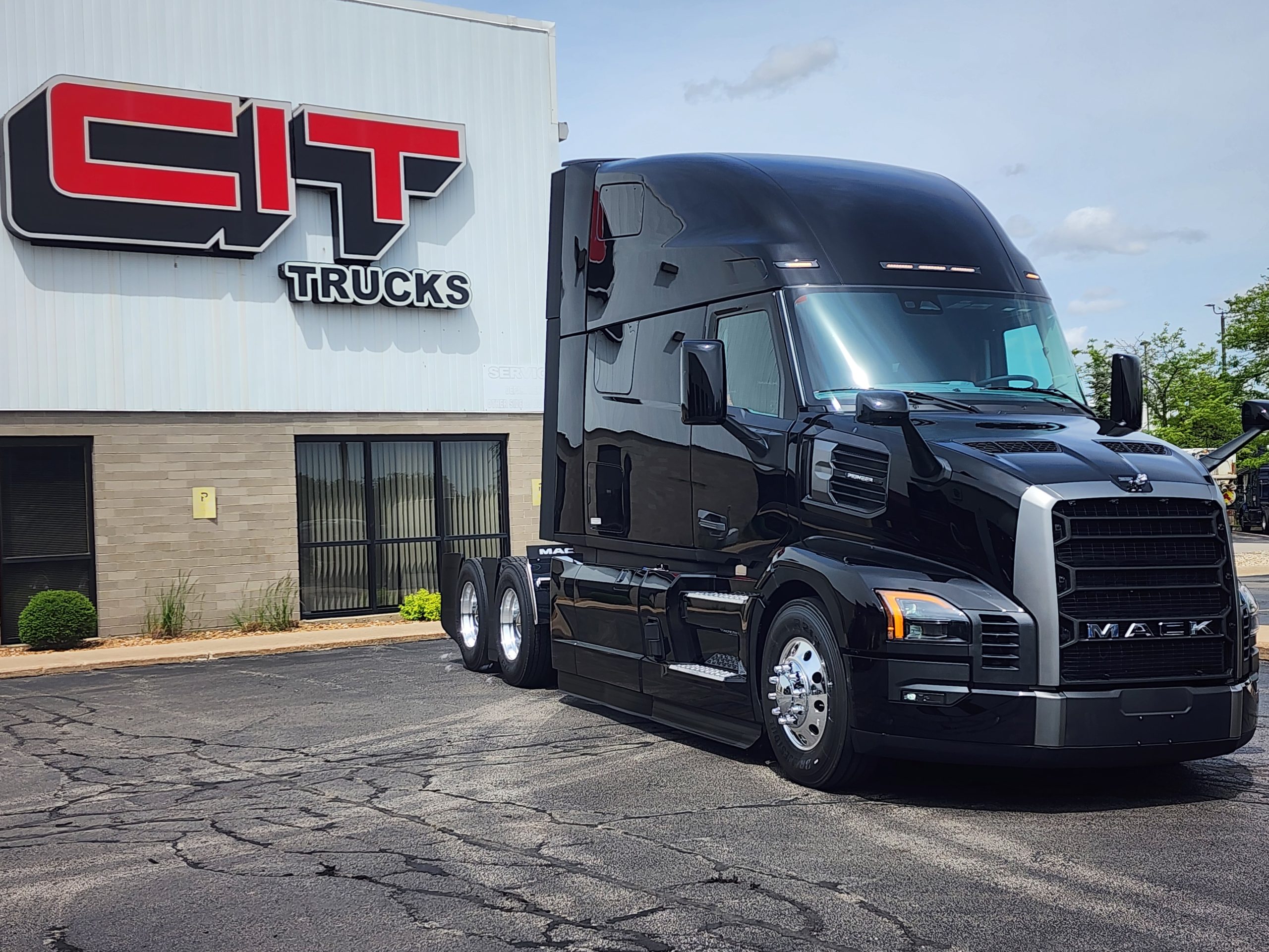 NEW 2027 MACK PIONEER NEW 2027 MACK PIONEER - image 3 of 6