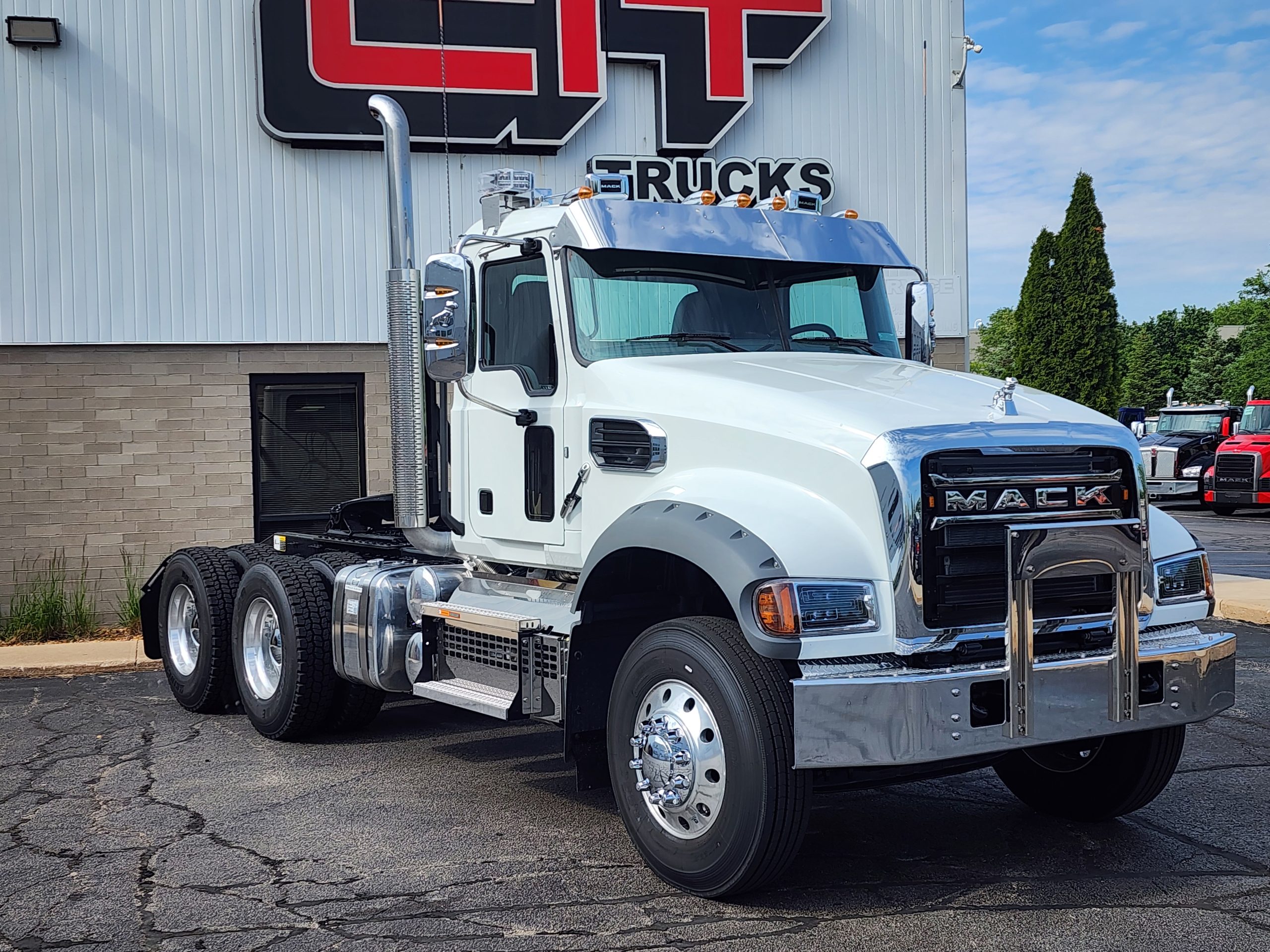 NEW 2027 MACK GR64FT - image 3 of 6