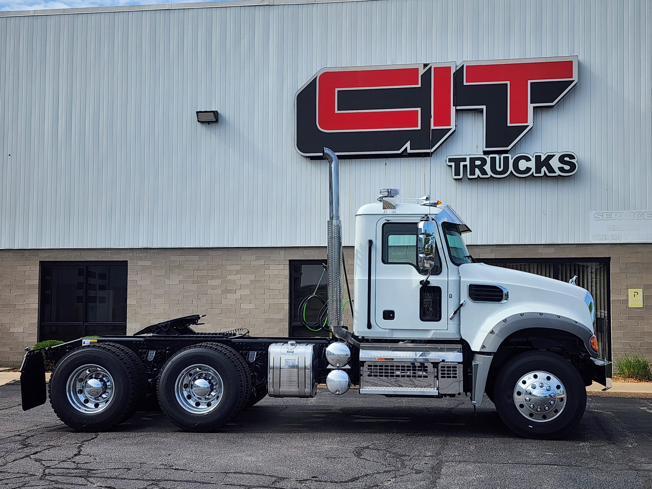 NEW 2027 MACK GR64FT - image 5 of 6