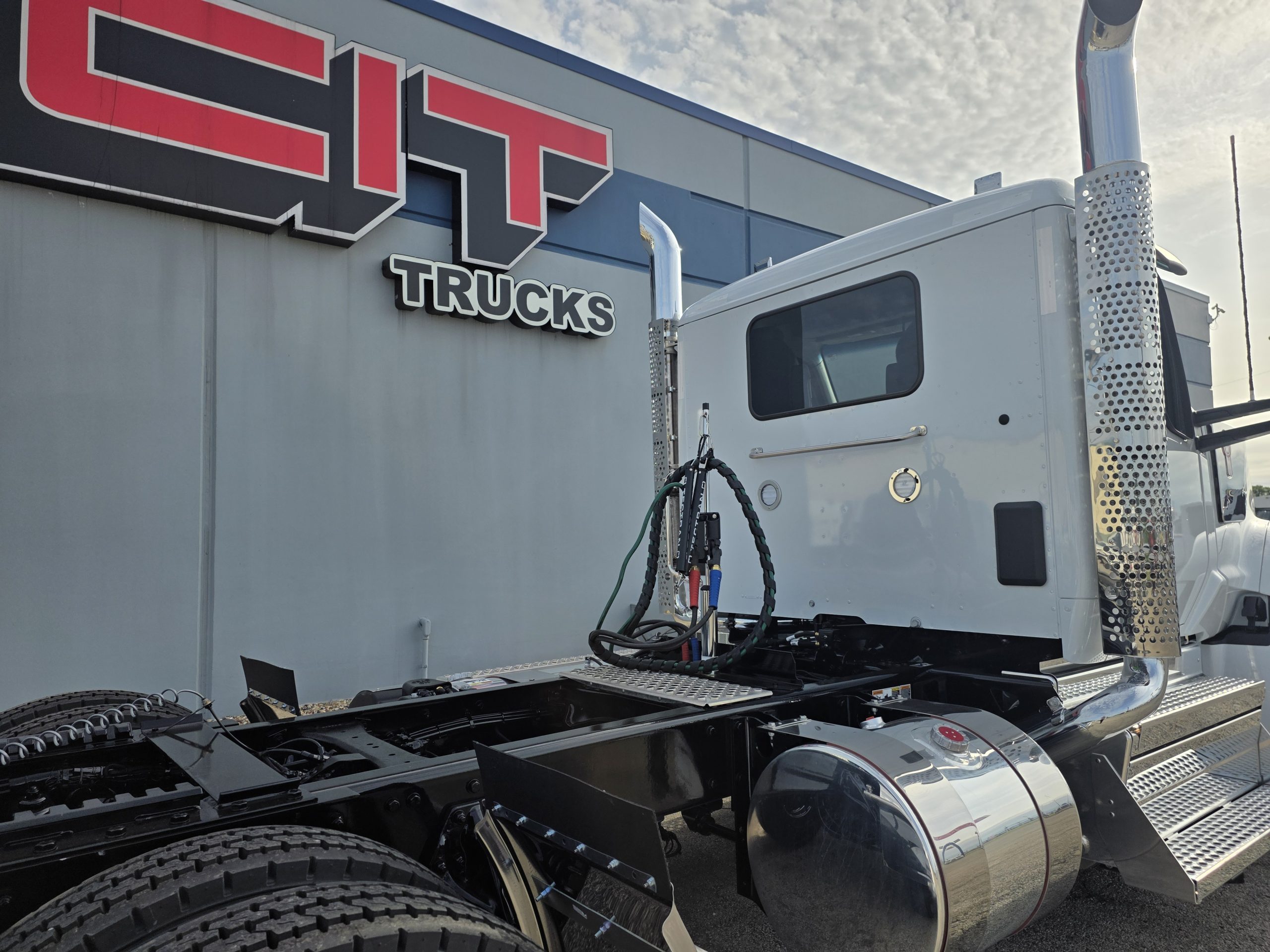 2027 KENWORTH W990 - image 5 of 6